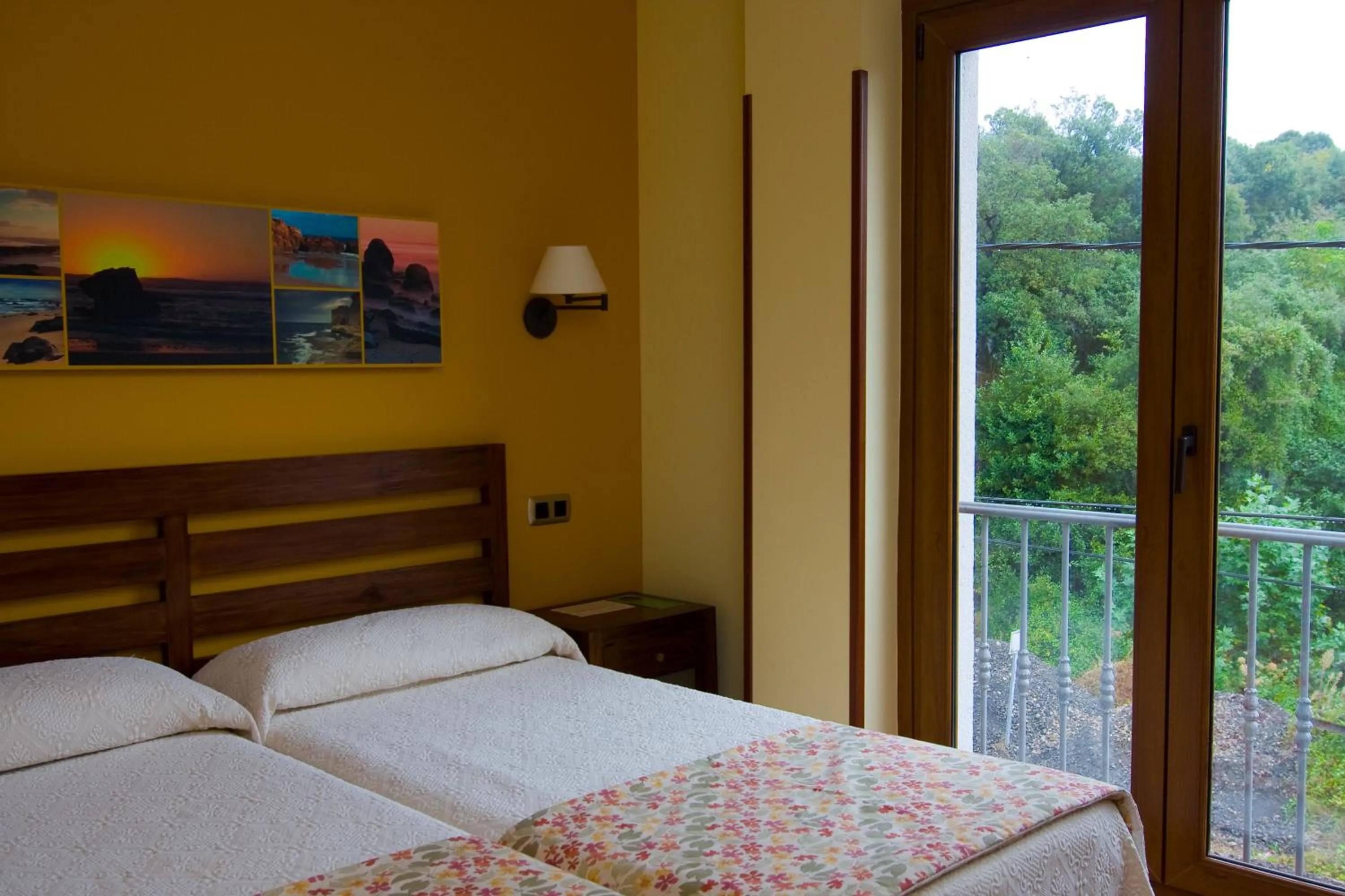Decorative detail, Bed in Hotel Bufon de Arenillas