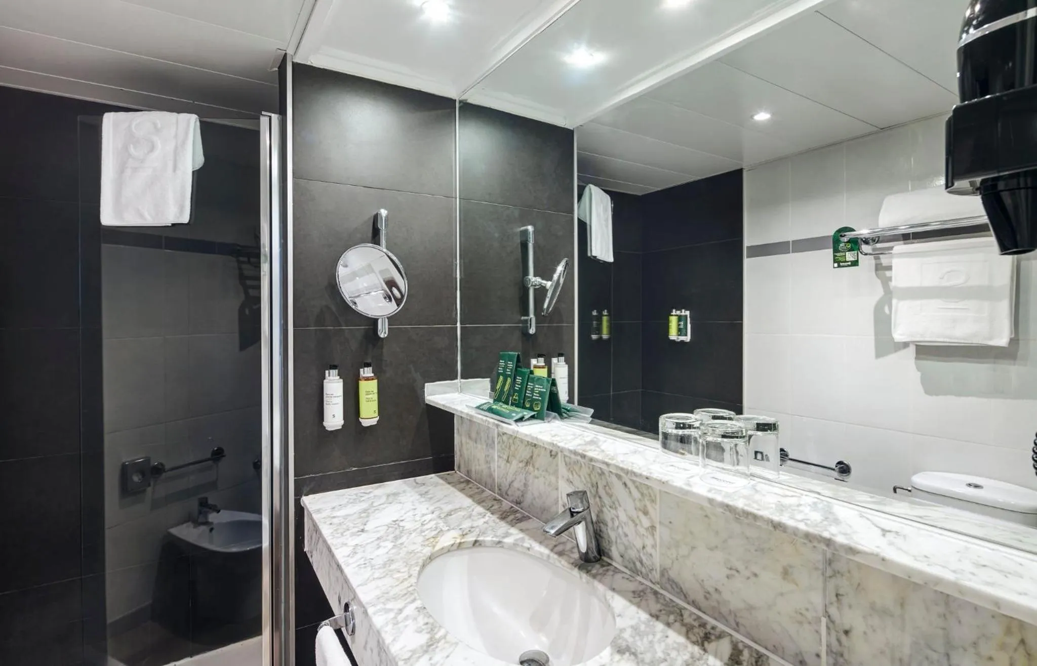 Photo of the whole room in Sercotel Hotel Europa