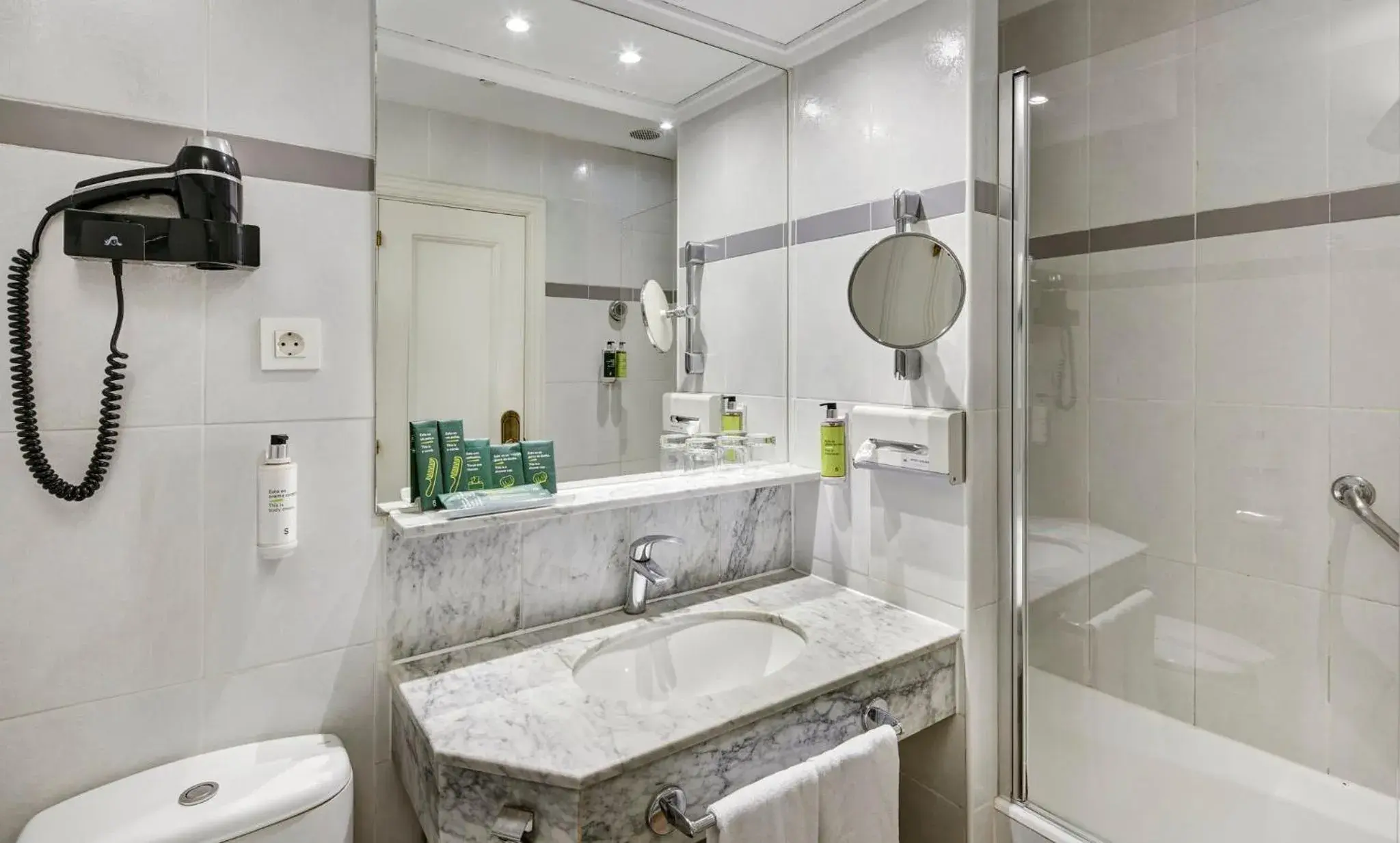 Twin Room in Sercotel Hotel Europa Twin Room in Sercotel Hotel Europa