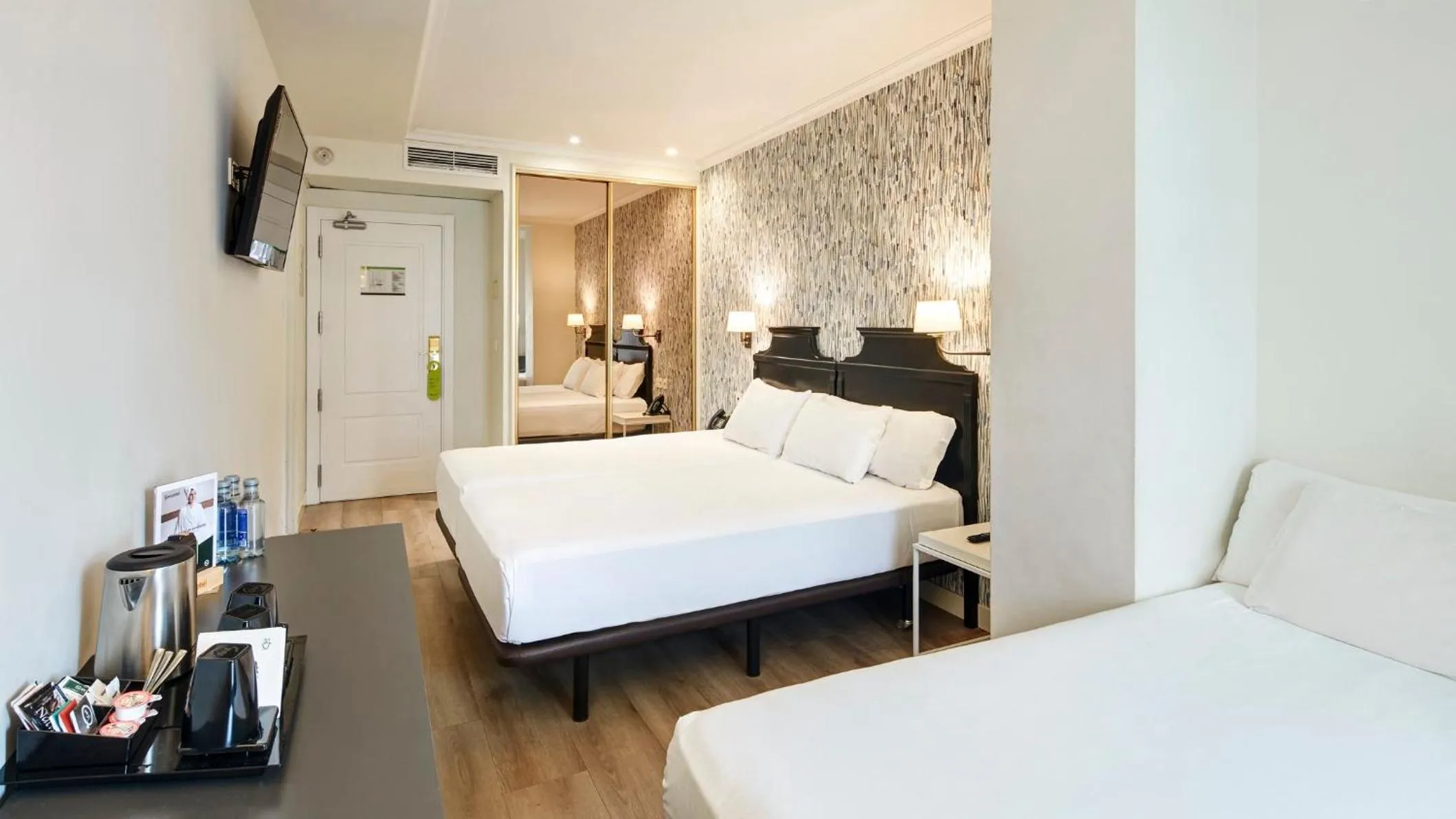 Photo of the whole room, Bed in Sercotel Hotel Europa