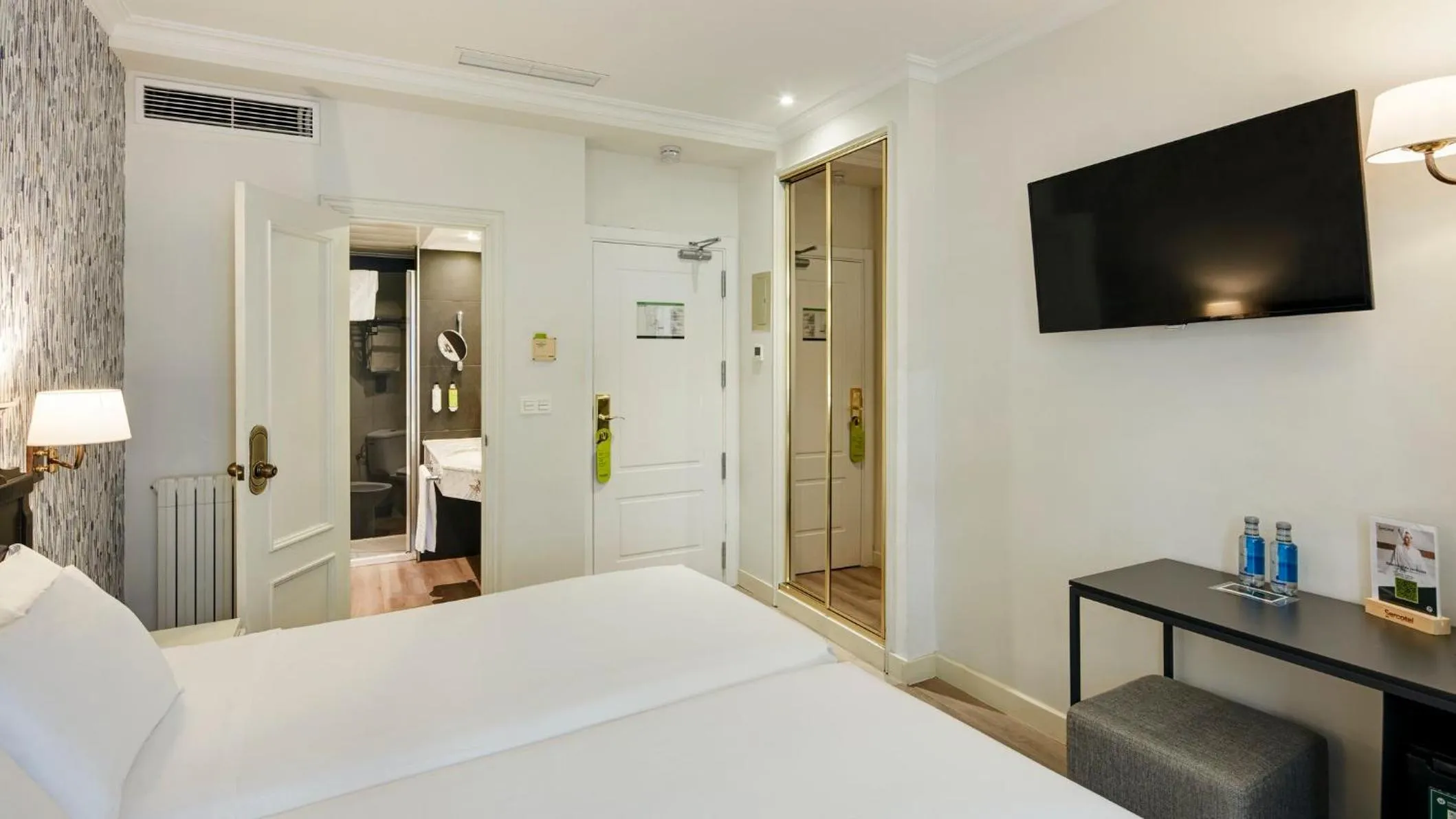 Photo of the whole room, Bed in Sercotel Hotel Europa