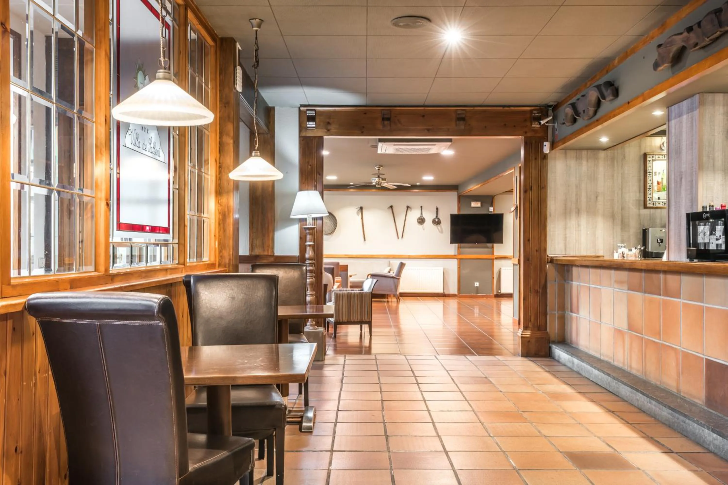 Lounge or bar in SNÖ Villa de Sallent 4