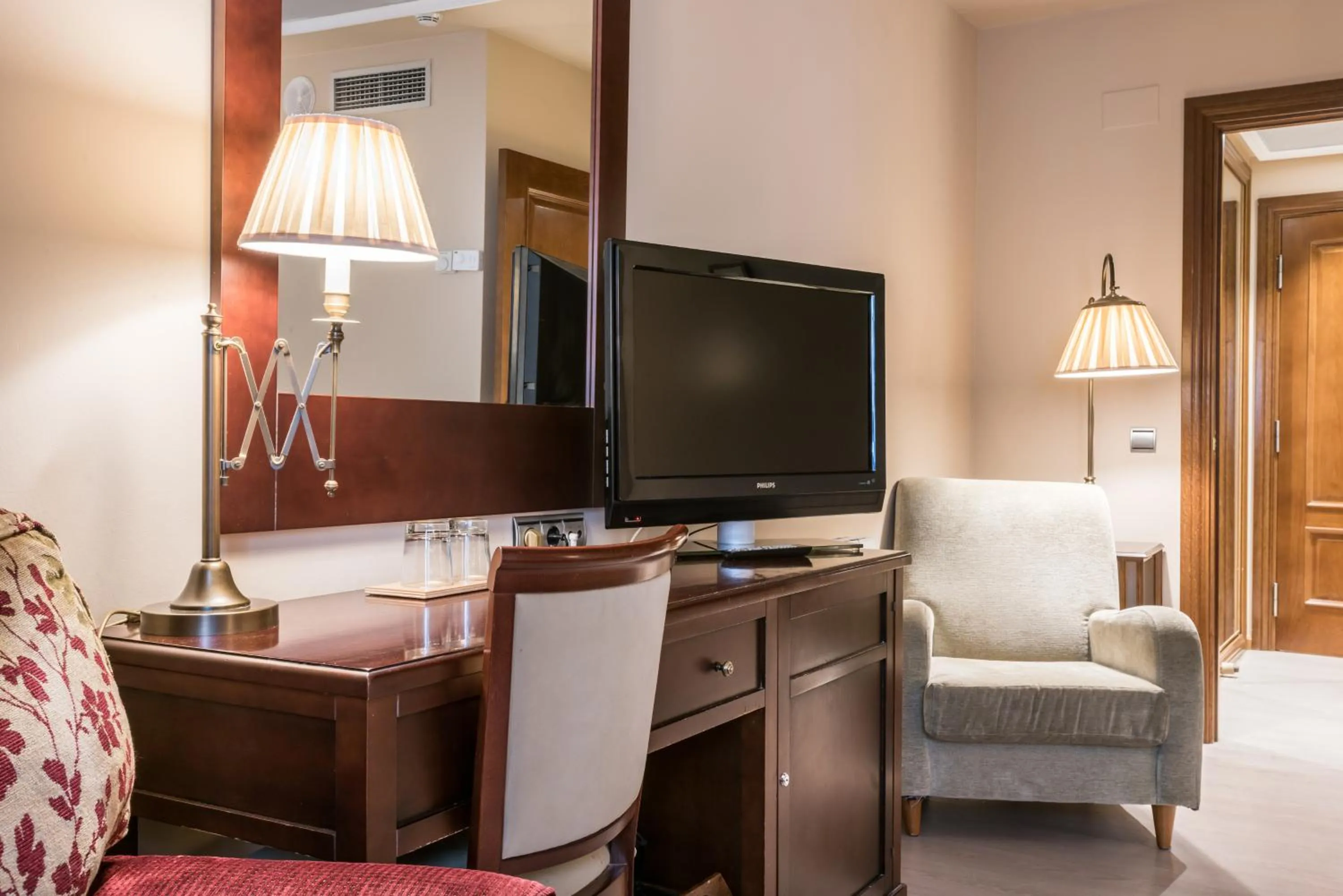 Photo of the whole room in SNÖ Villa de Sallent 4