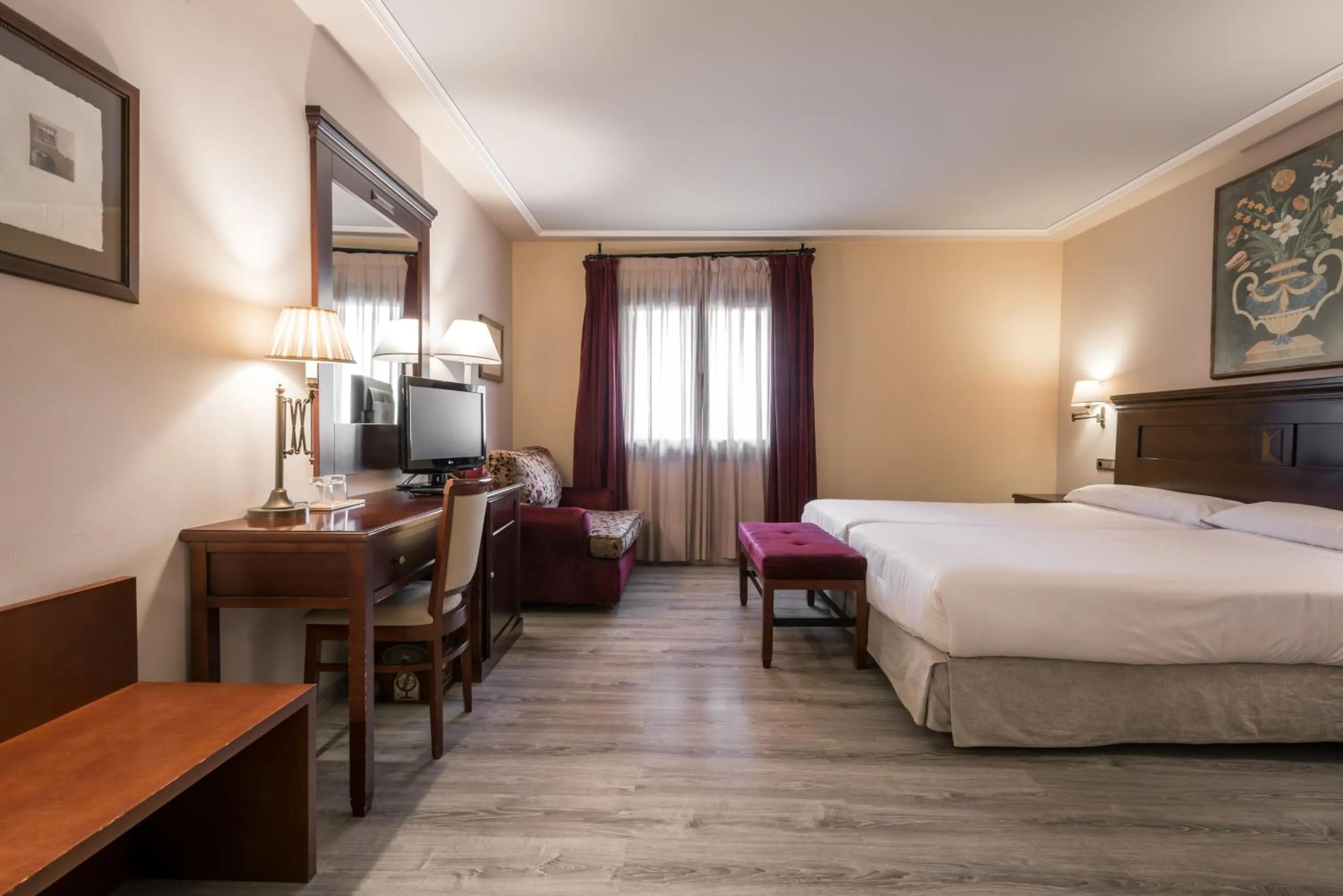 Photo of the whole room, Bed in SNÖ Villa de Sallent 4