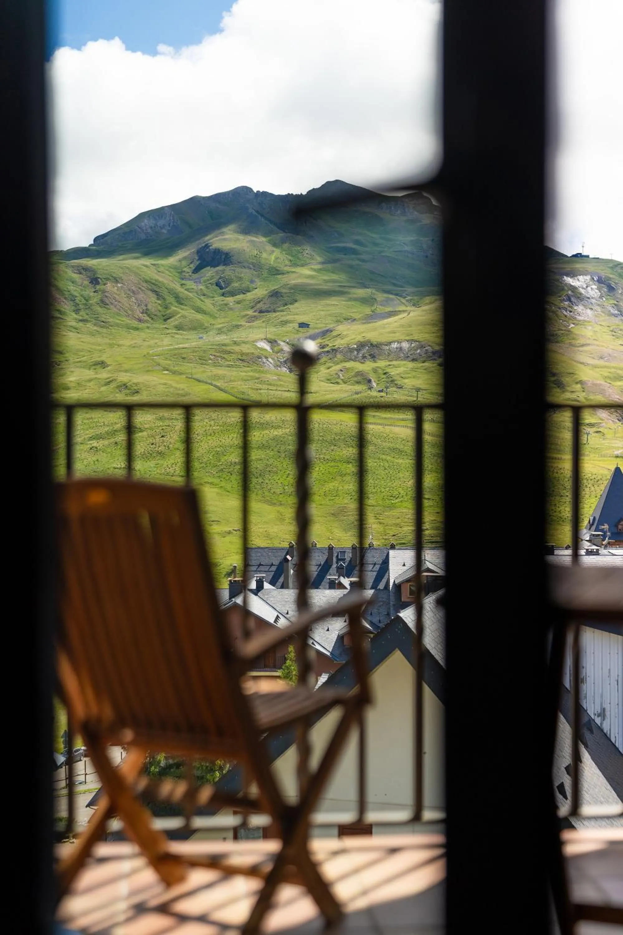 Garden view in SNÖ Villa de Sallent 4