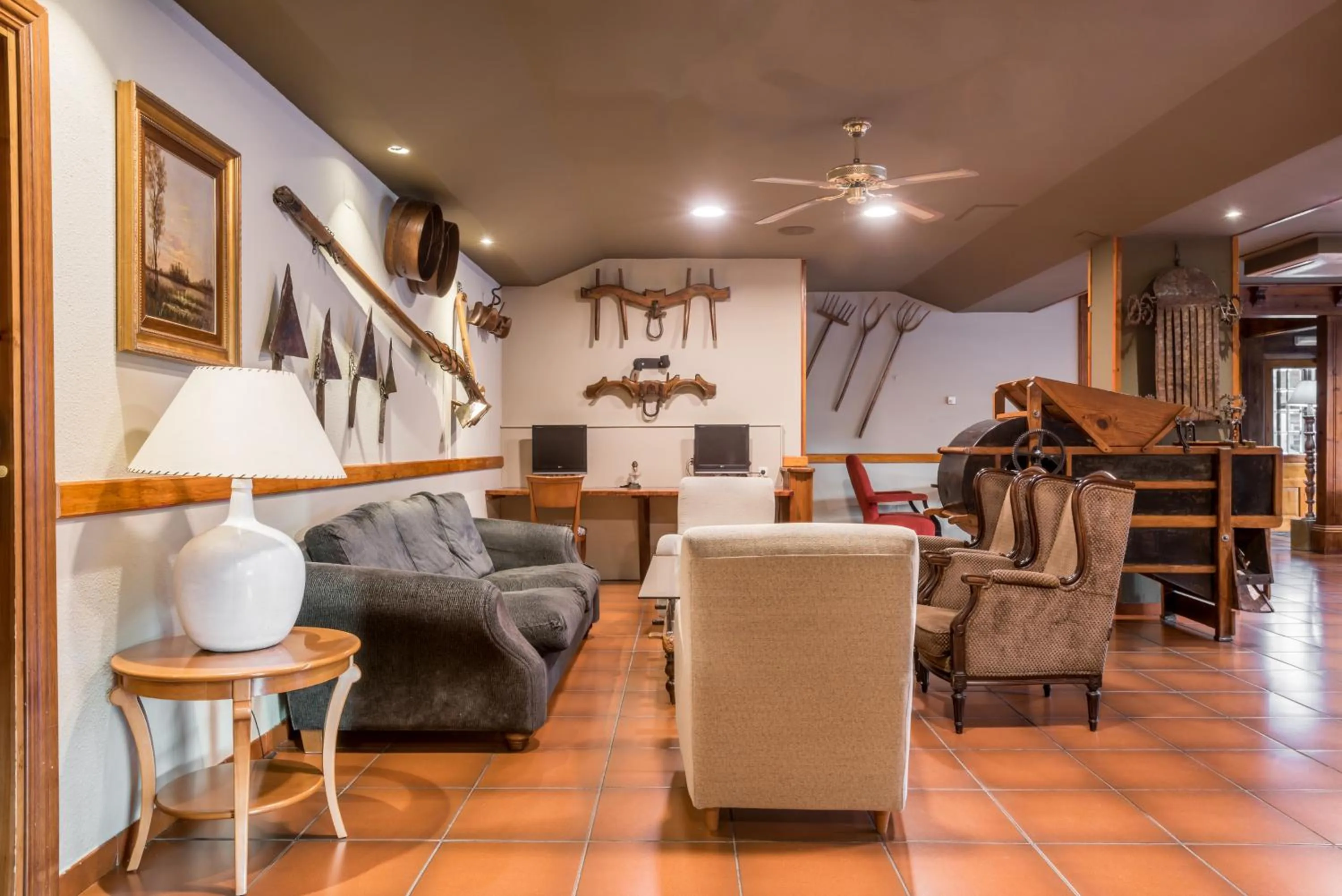 Communal lounge/ TV room in SNÖ Villa de Sallent 4