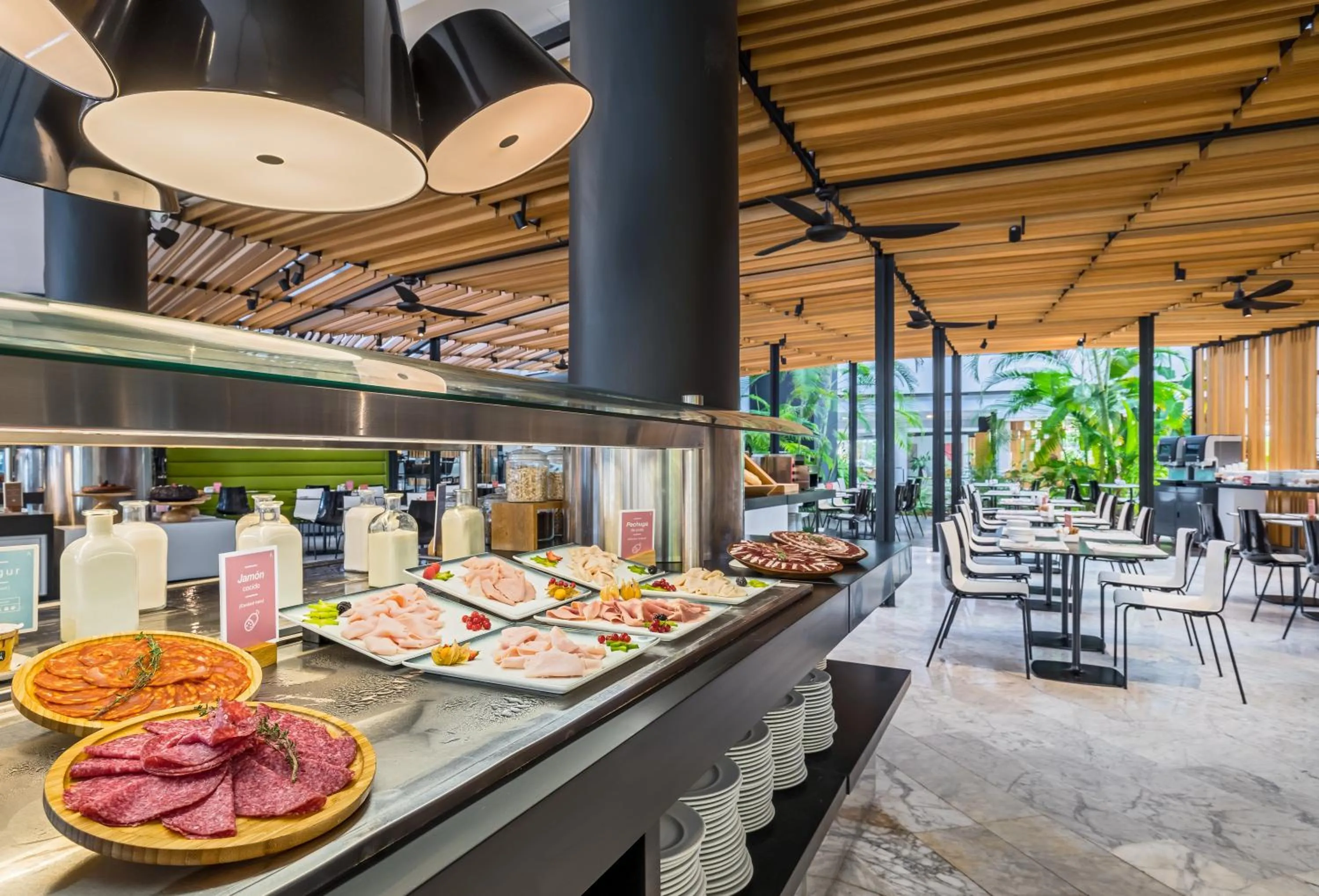 Restaurant/places to eat in Barceló Sevilla Renacimiento