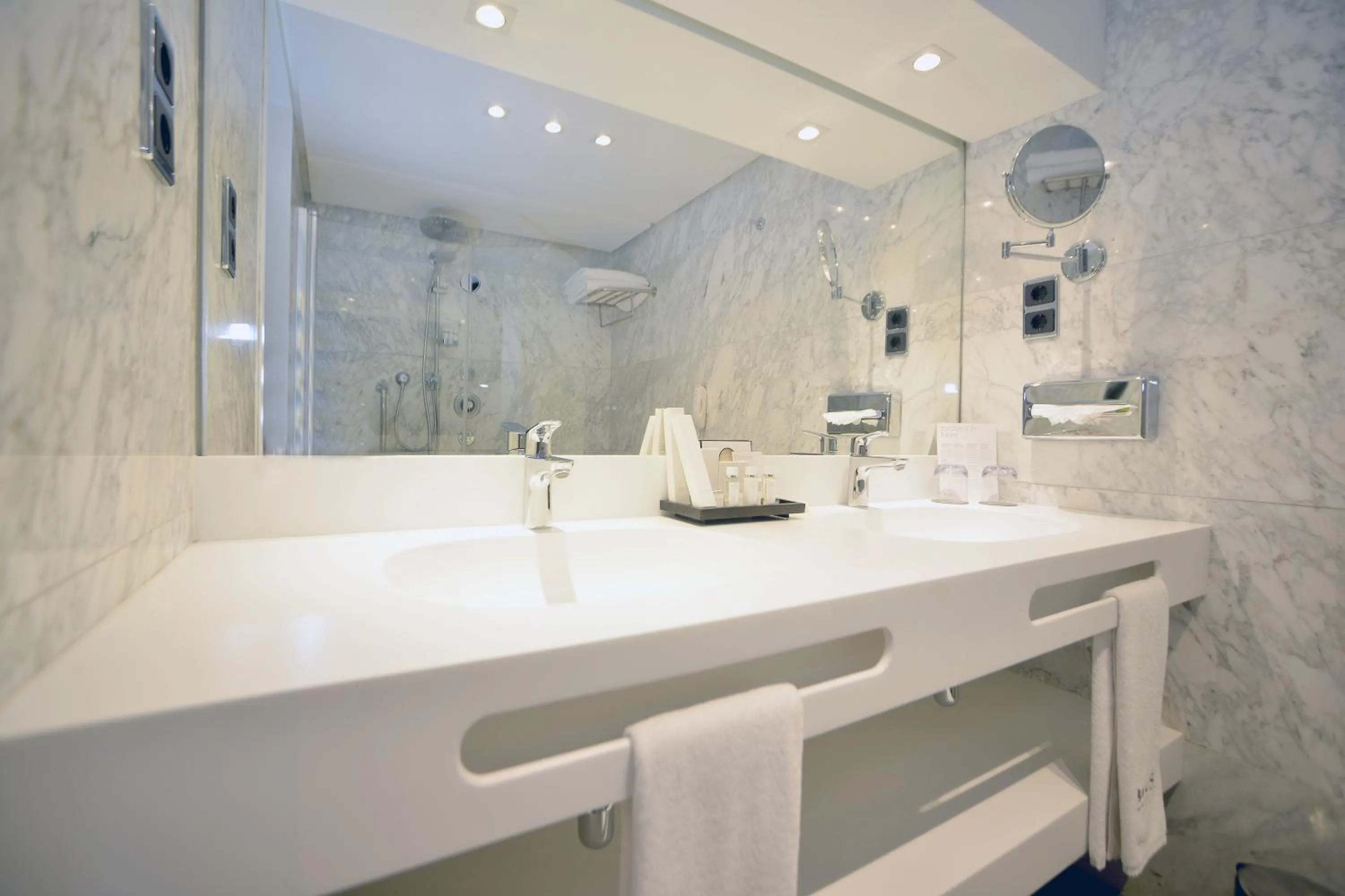 Bathroom in Barceló Sevilla Renacimiento