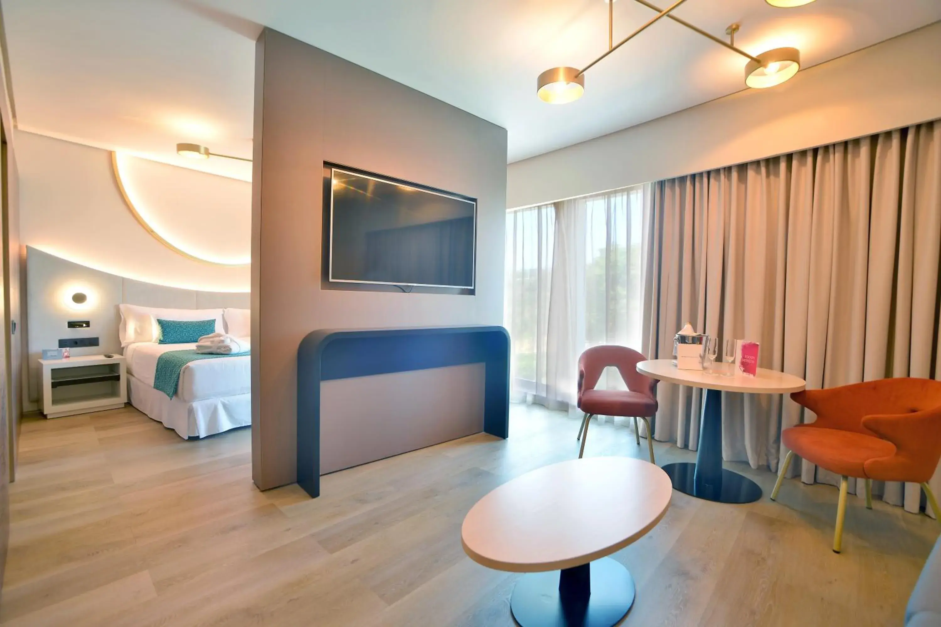 Family Suite Deluxe (3 adultos + 1 niño) in Barceló Sevilla Renacimiento Family Suite Deluxe (3 adultos + 1 niño) in Barceló Sevilla Renacimiento