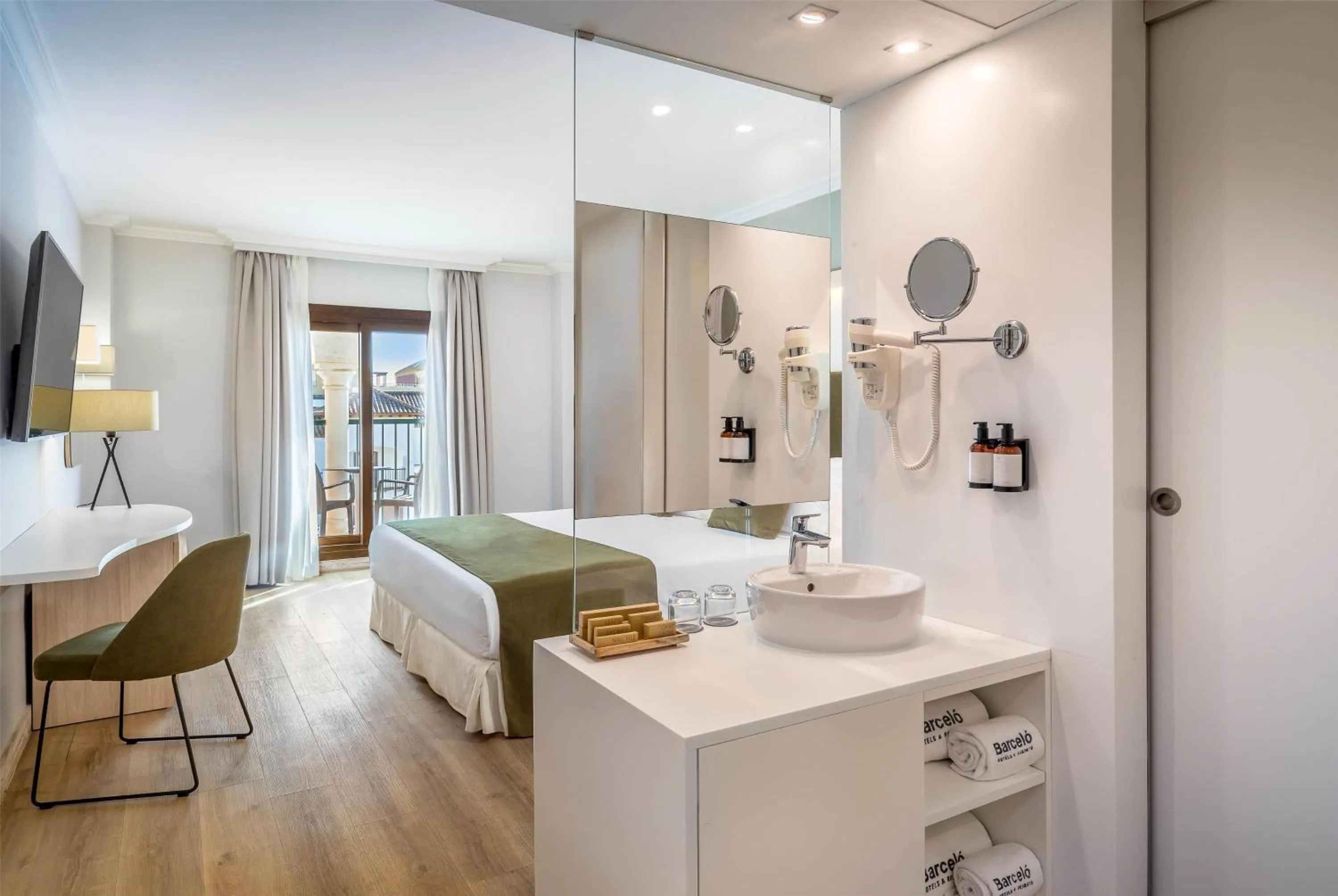 Bathroom, Bed in Barceló Isla Canela