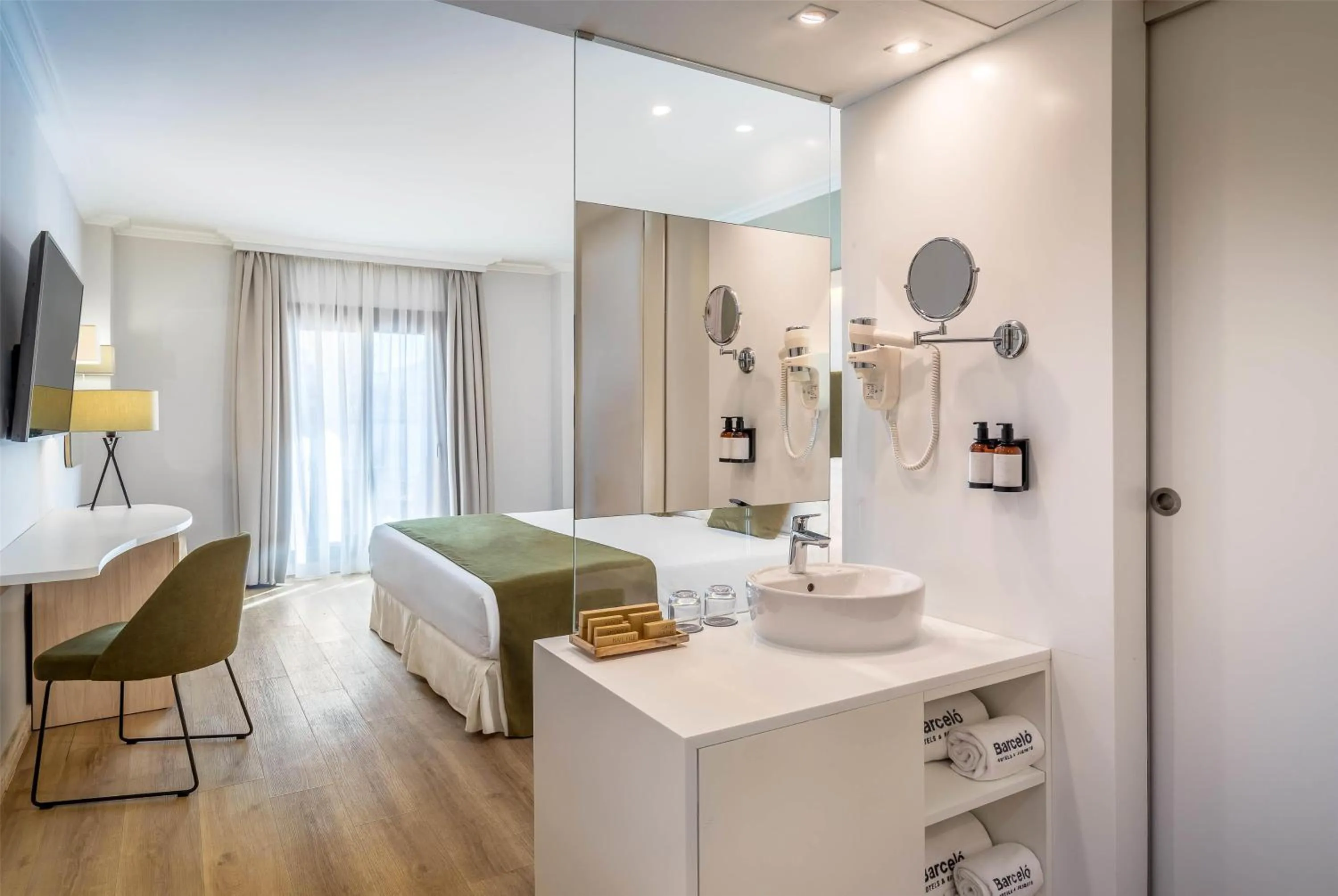 Bathroom, Bed in Barceló Isla Canela