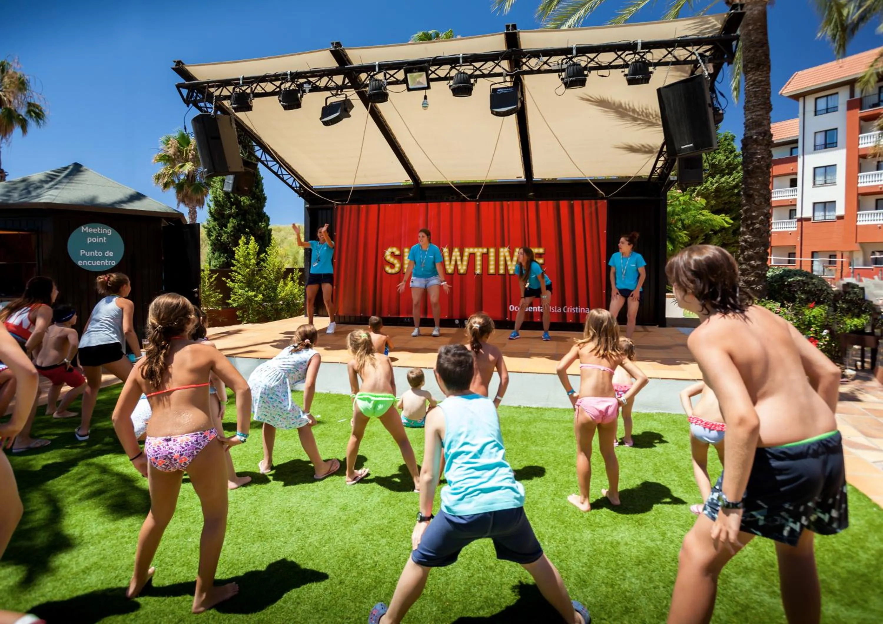 Entertainment in Smy Isla Cristina