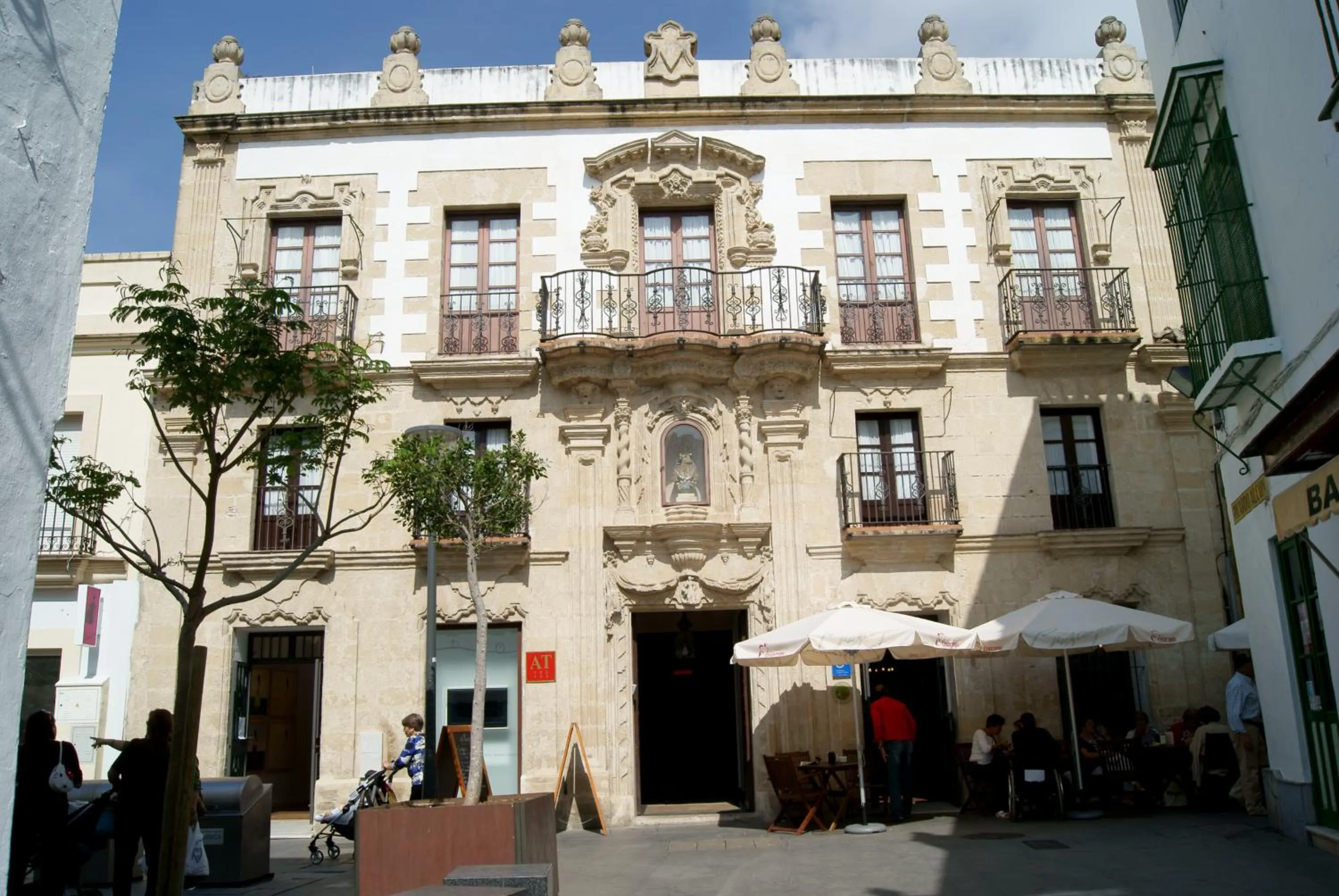 Facade/entrance in Casa Palacio de los Leones