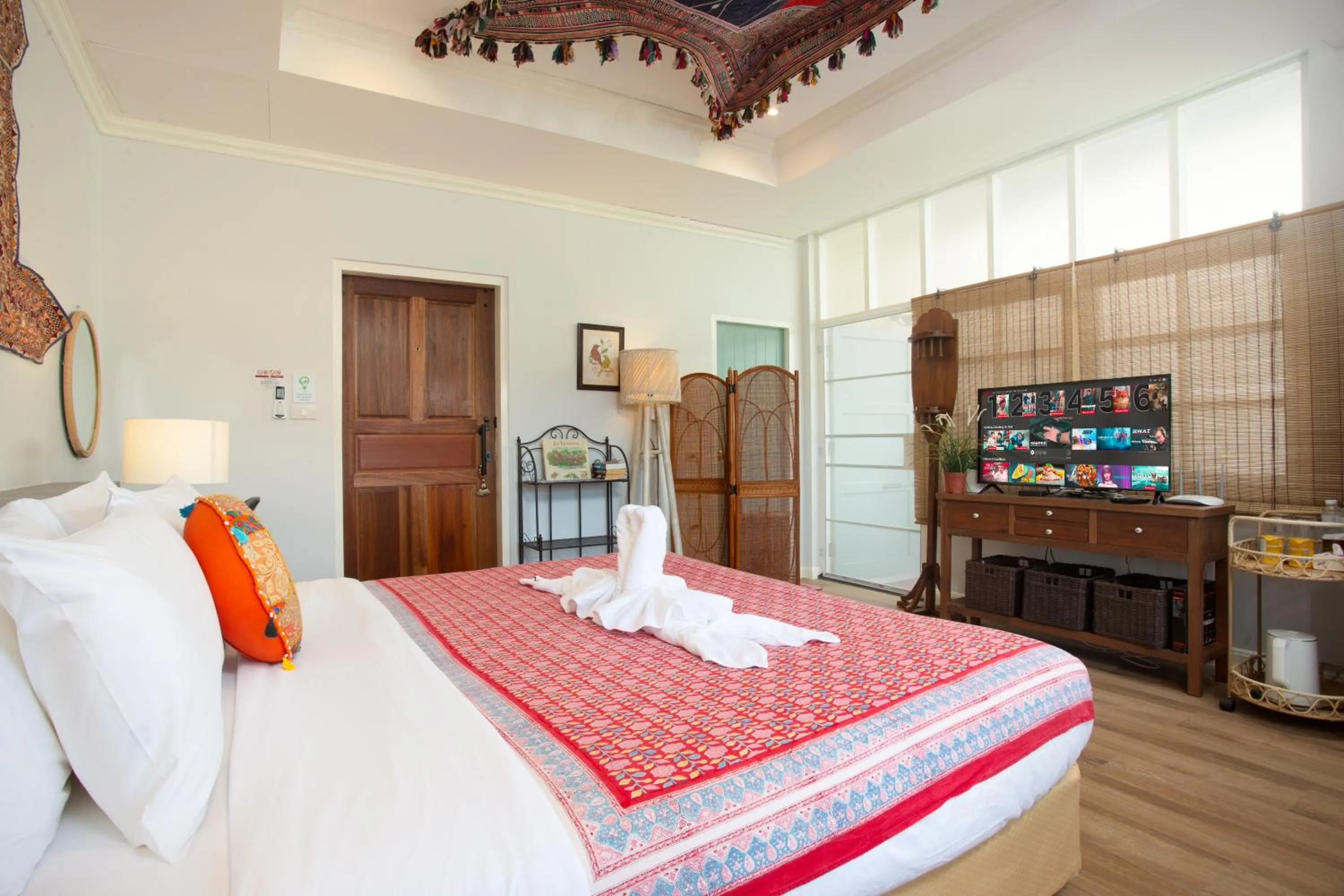 Photo of the whole room, Bed in Pran At Kumuang Boutique House