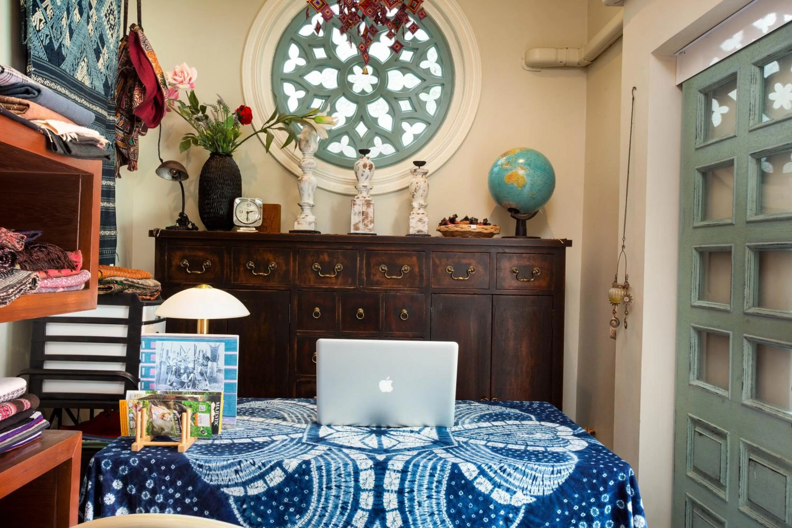 Library, Bed in Pran At Kumuang Boutique House