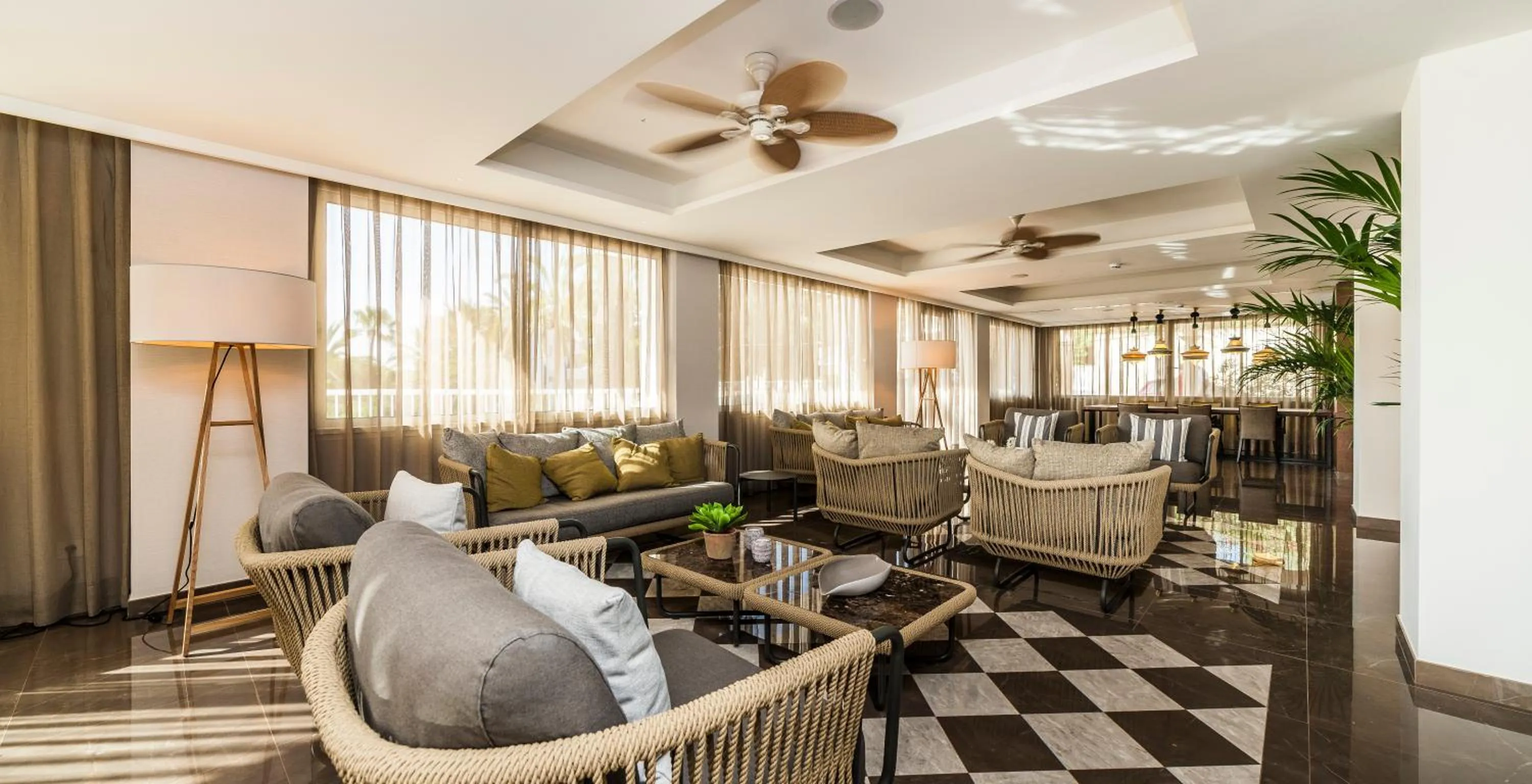 Communal lounge/ TV room in Eurostars Marivent