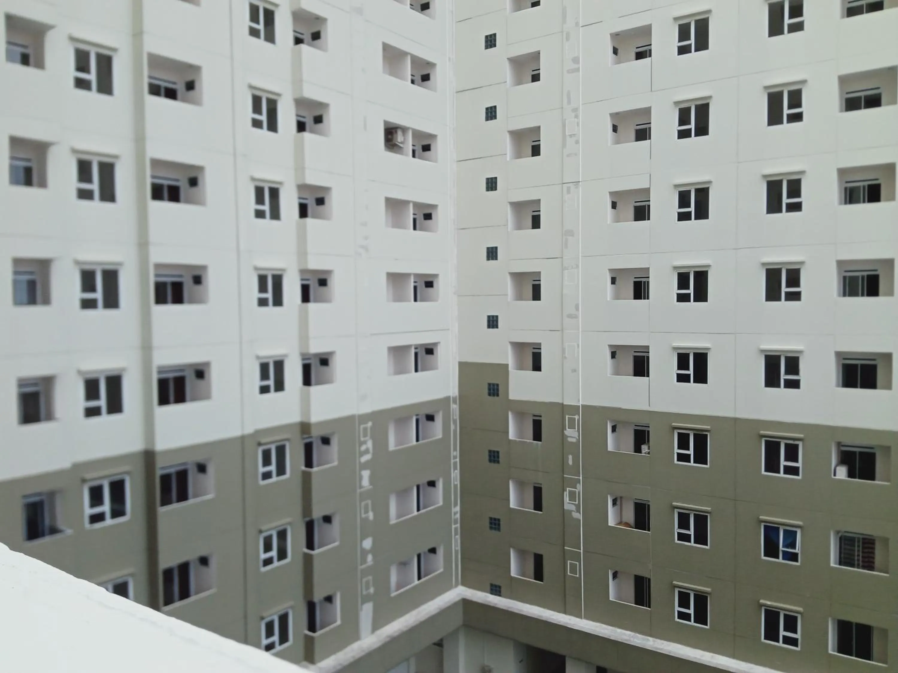 Property building in De Green Inn Serua