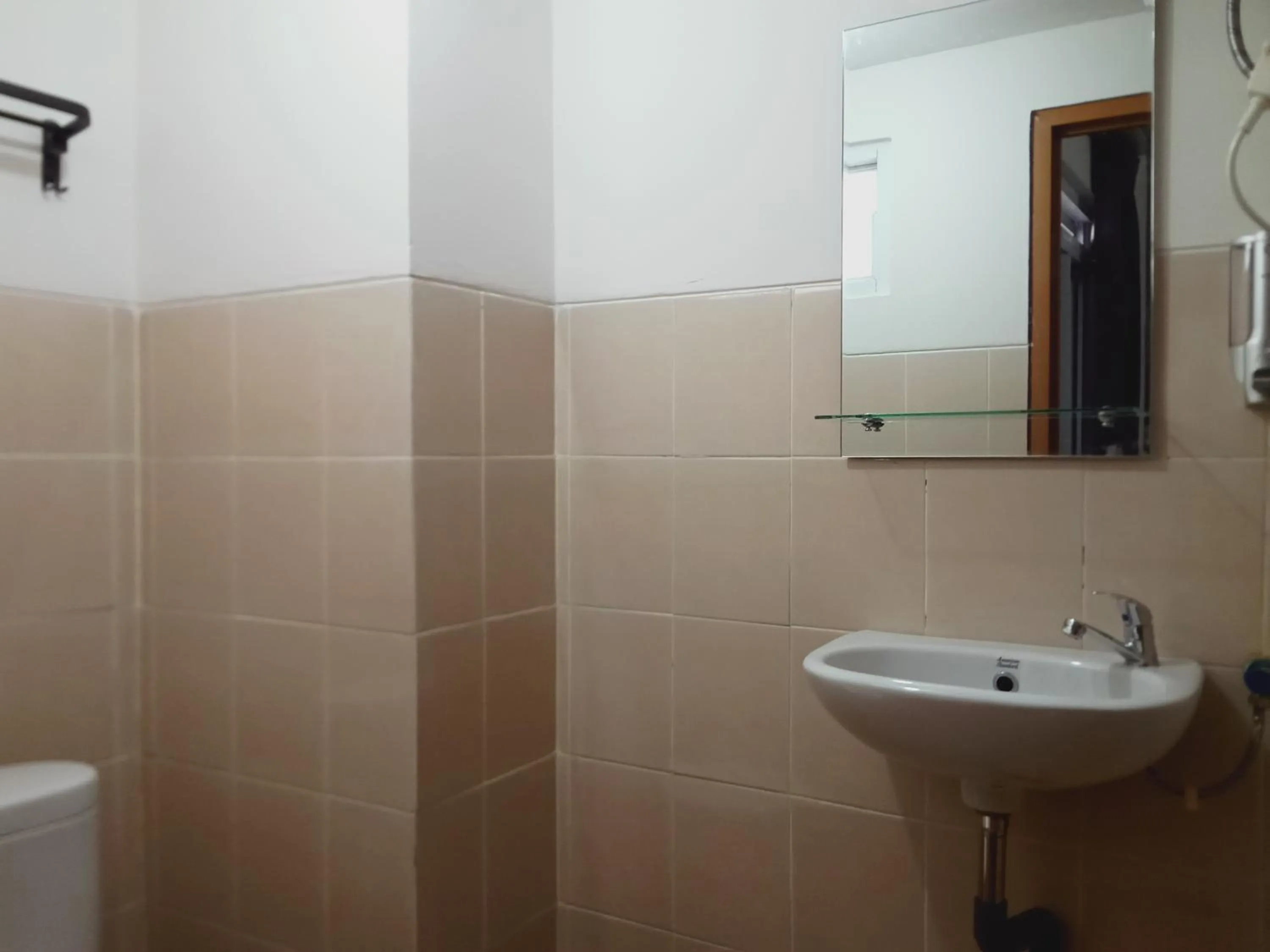 Shower in De Green Inn Serua