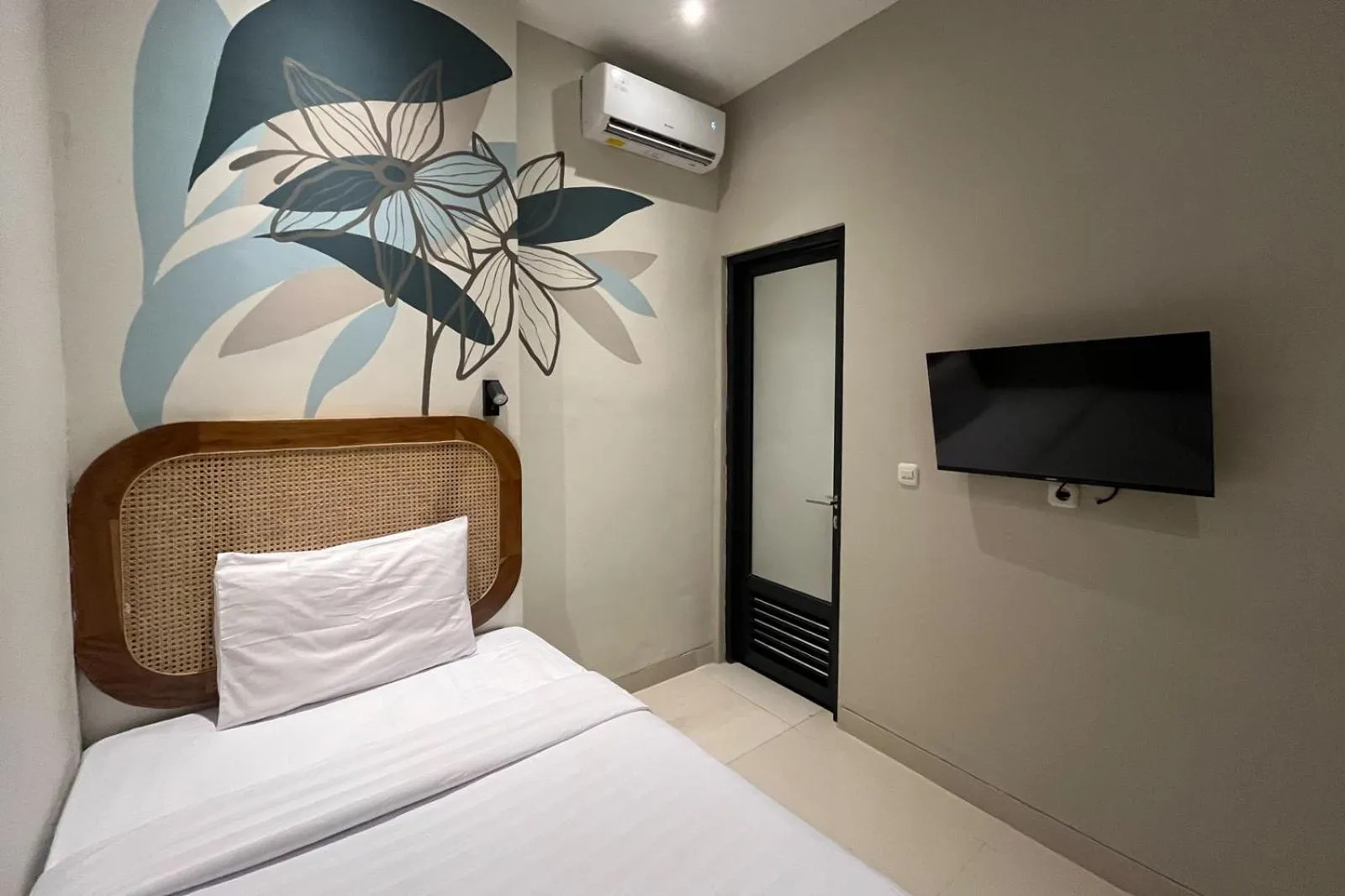Bed in Mono Coliving Kertajaya Syariah, SBY