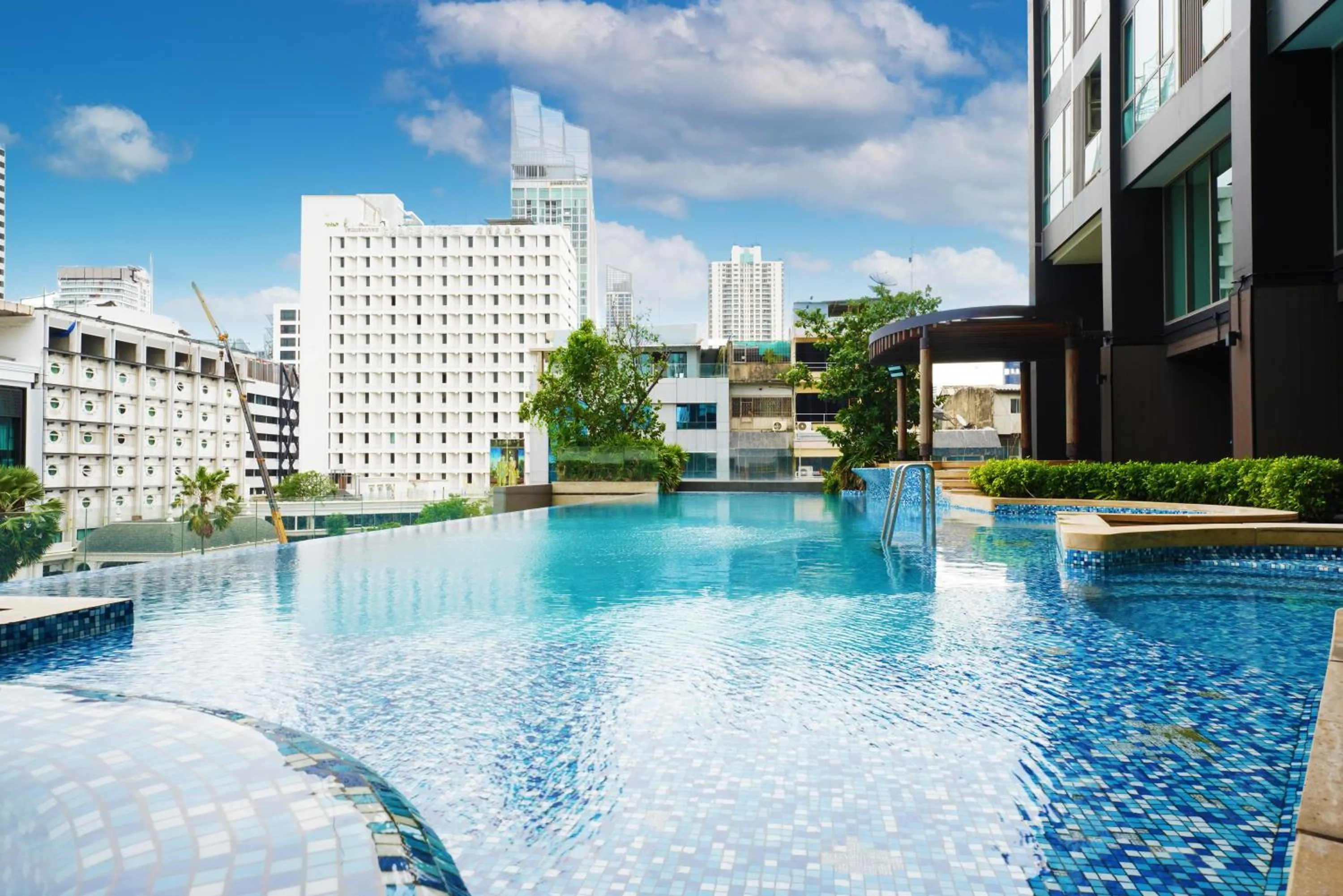 Swimming pool in The Rich Residence Sukhumvit Nana