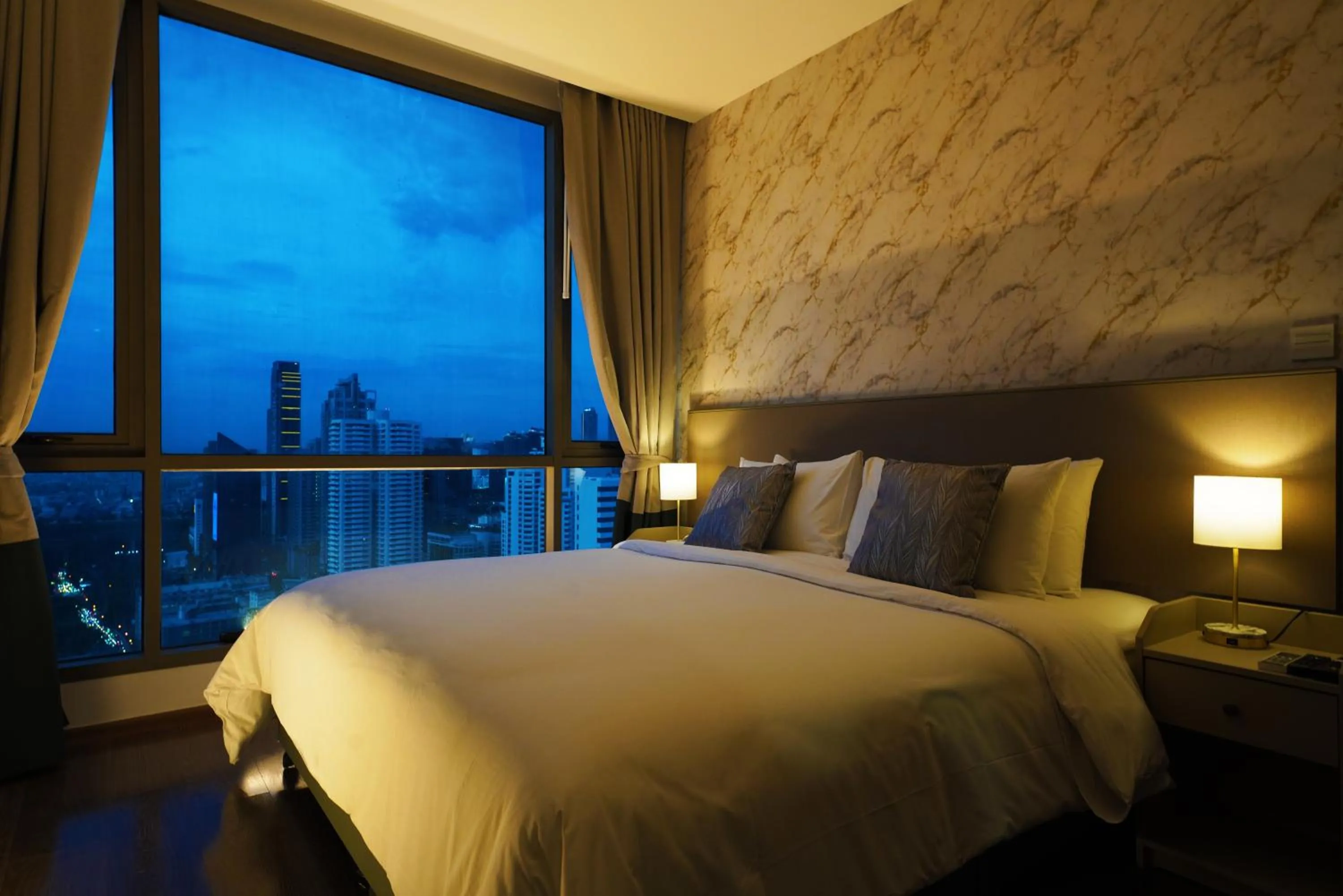 Bedroom, Bed in The Rich Residence Sukhumvit Nana