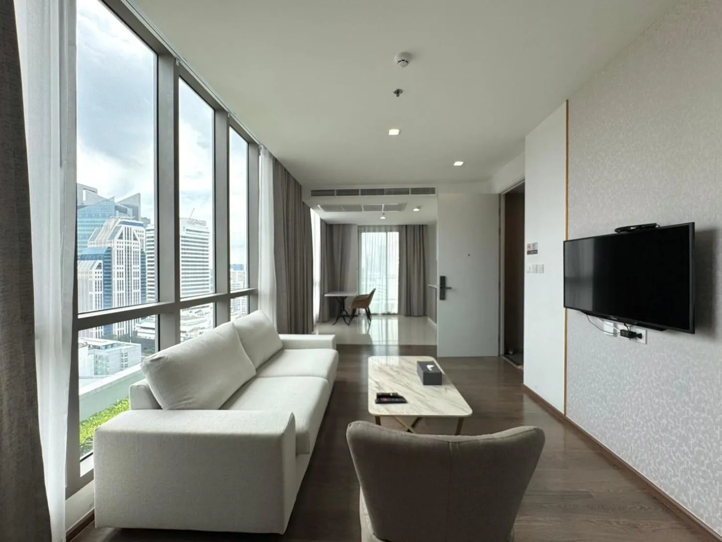 Photo of the whole room in The Rich Residence Sukhumvit Nana