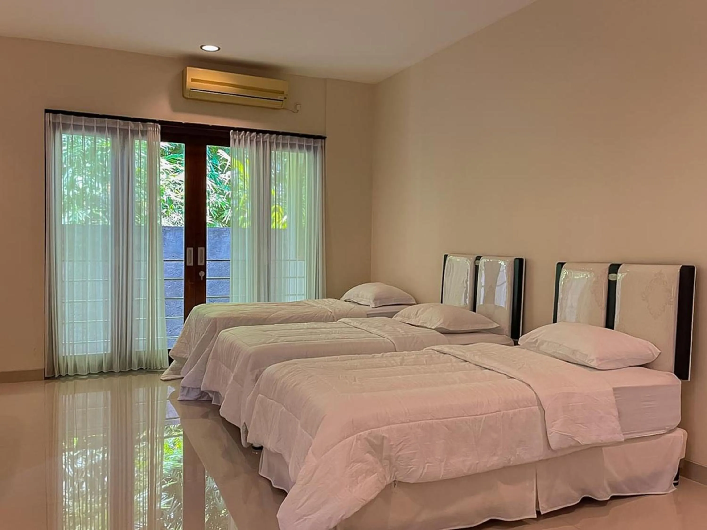 Bedroom, Bed in Merbau Luxurious Villa Senggigi by The Lavana - 5 Bedroom Villa