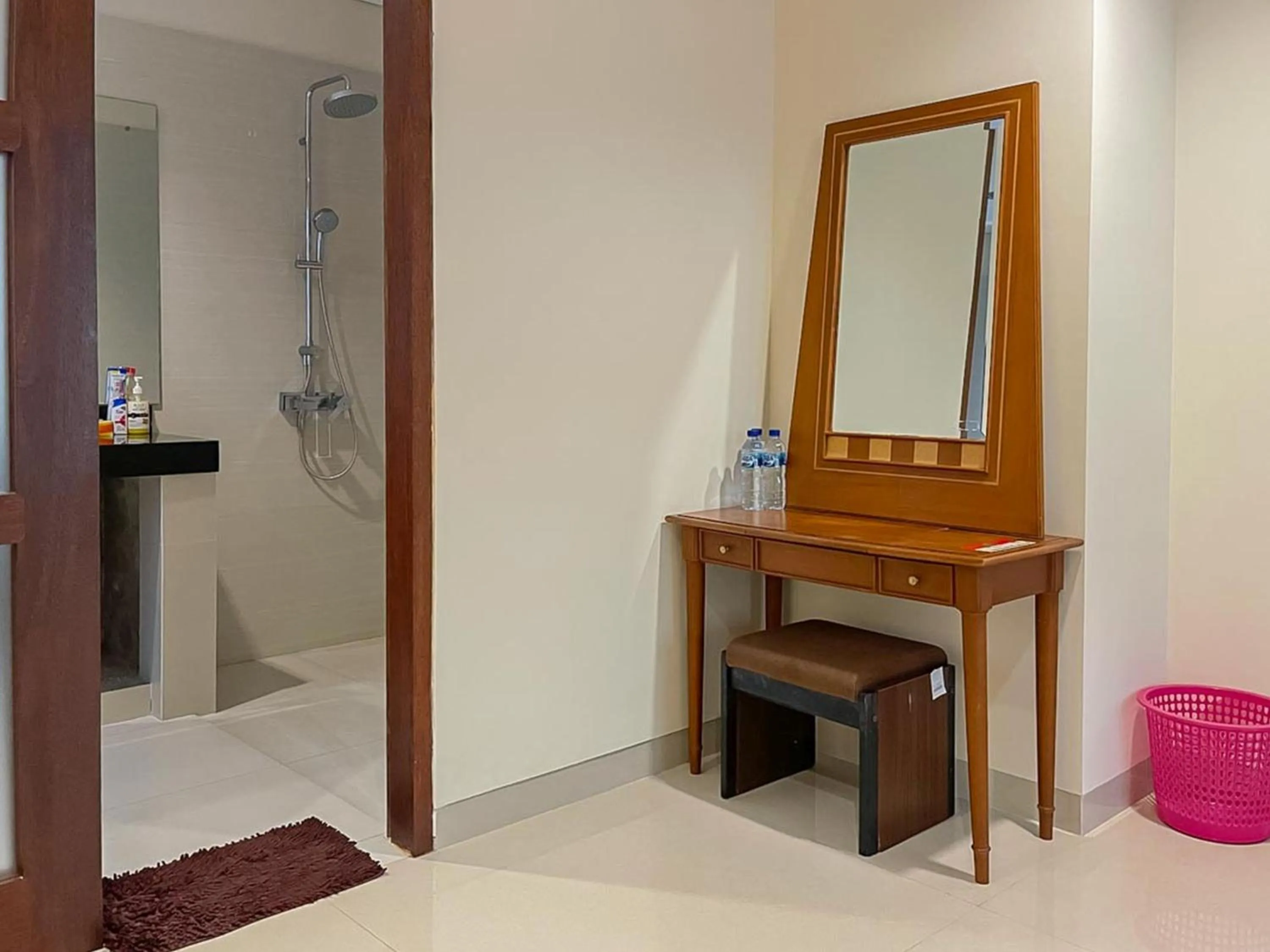 Bathroom in Merbau Luxurious Villa Senggigi by The Lavana - 5 Bedroom Villa