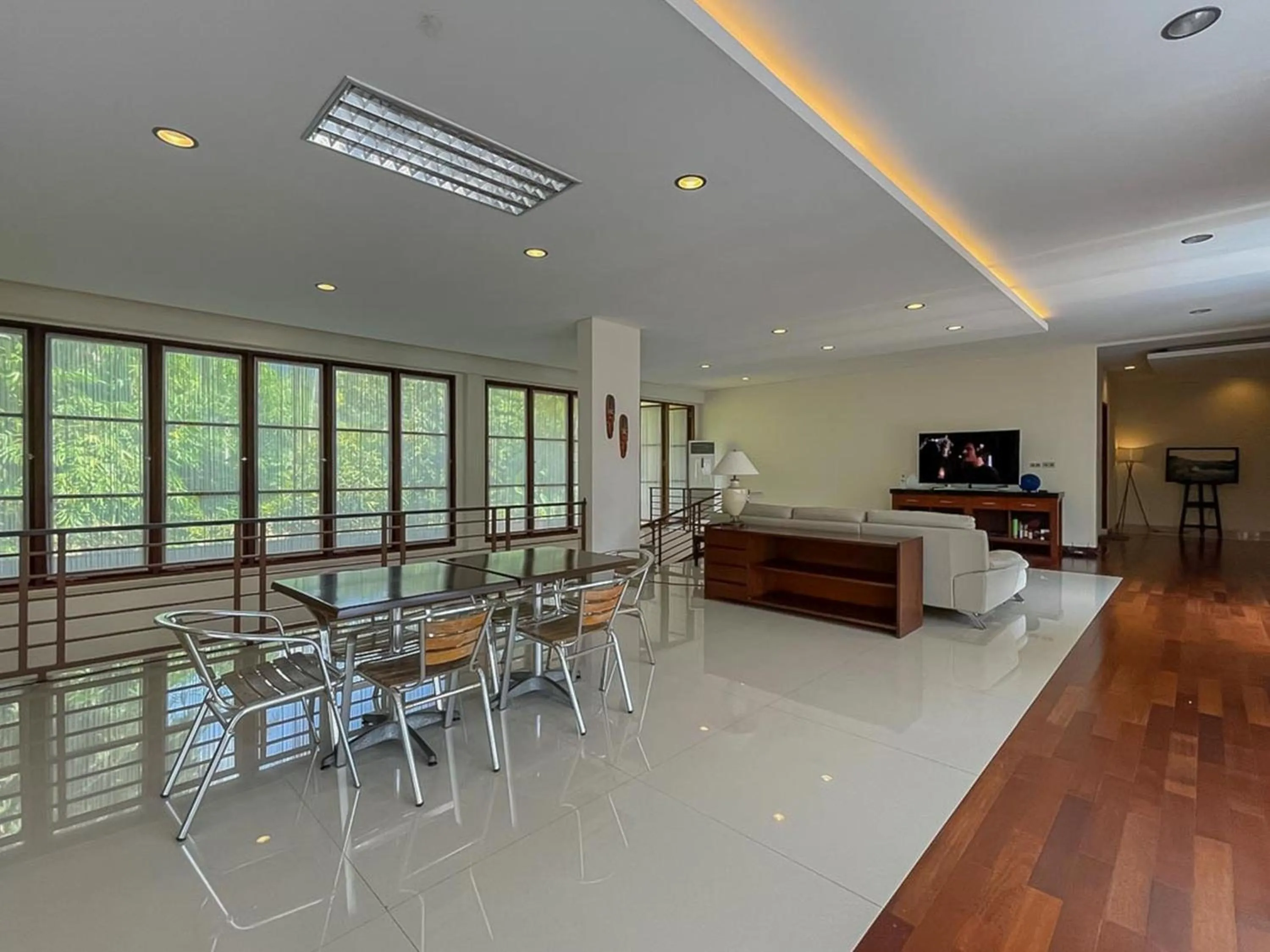 Dining area in Merbau Luxurious Villa Senggigi by The Lavana - 5 Bedroom Villa