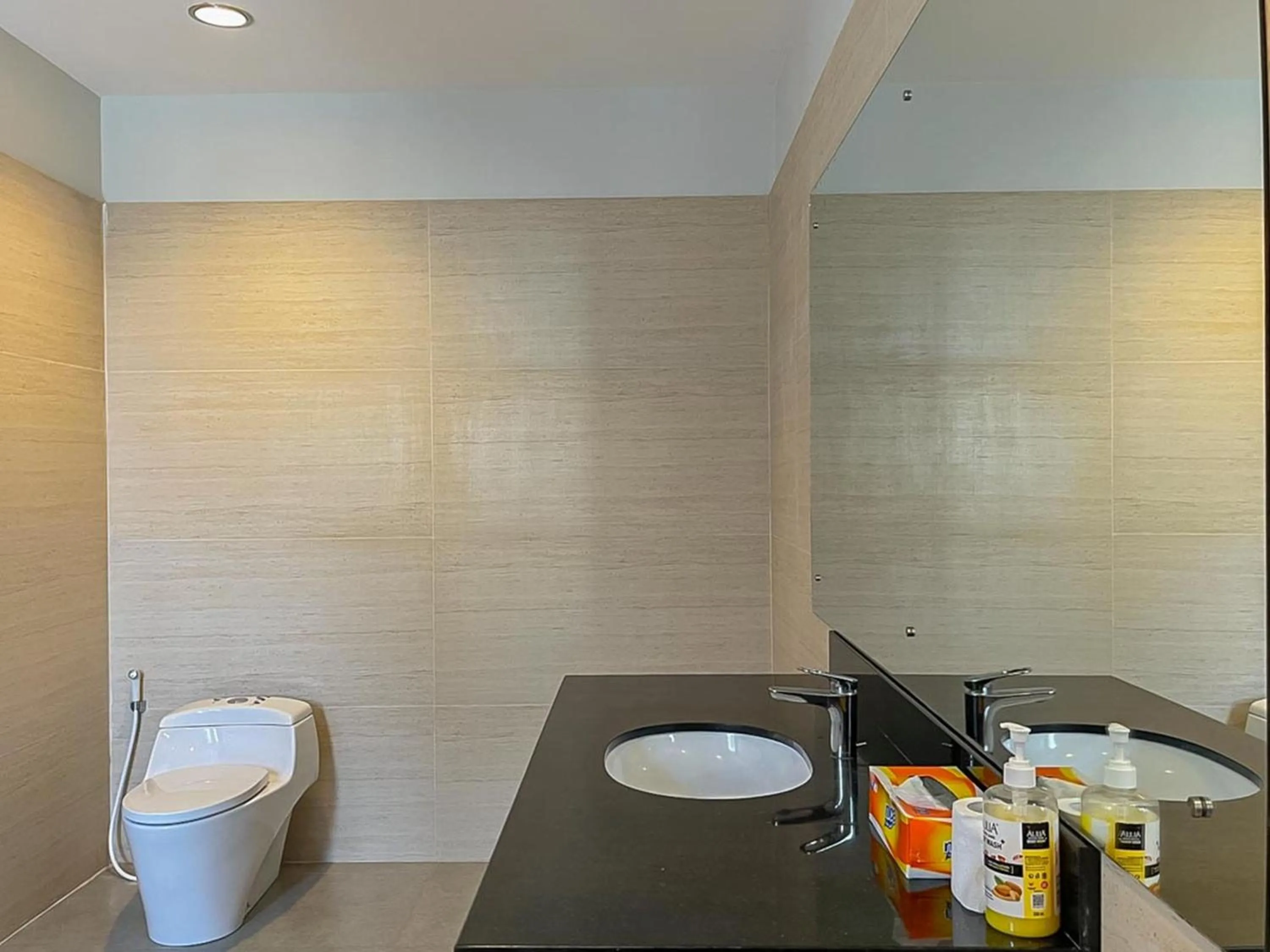 Bathroom in Merbau Luxurious Villa Senggigi by The Lavana - 5 Bedroom Villa