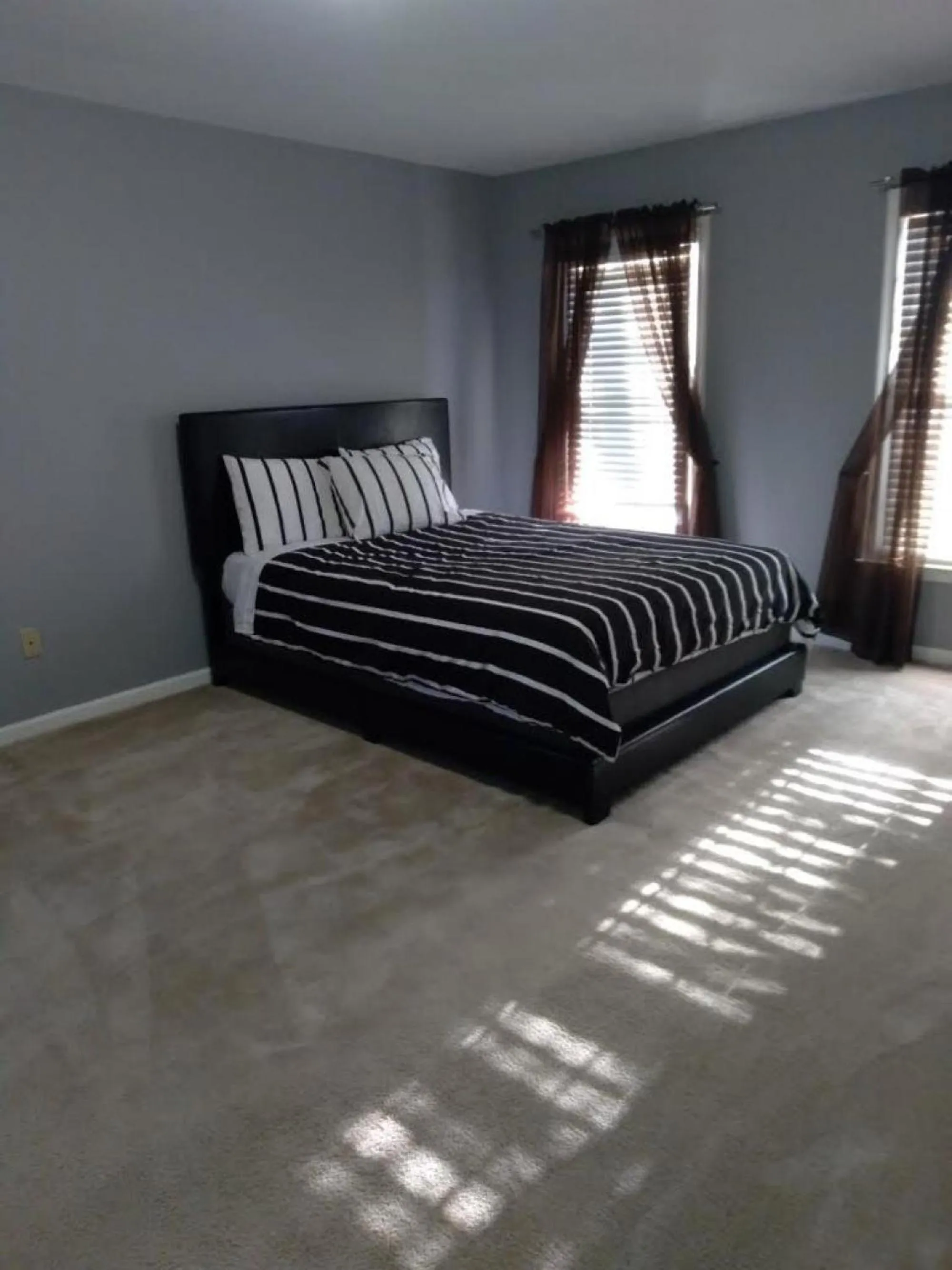 Shower, Bed in Hetten Manor