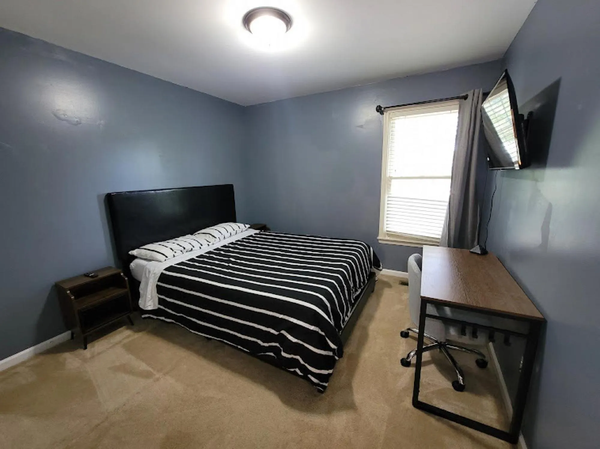 Shower, Bed in Hetten Manor