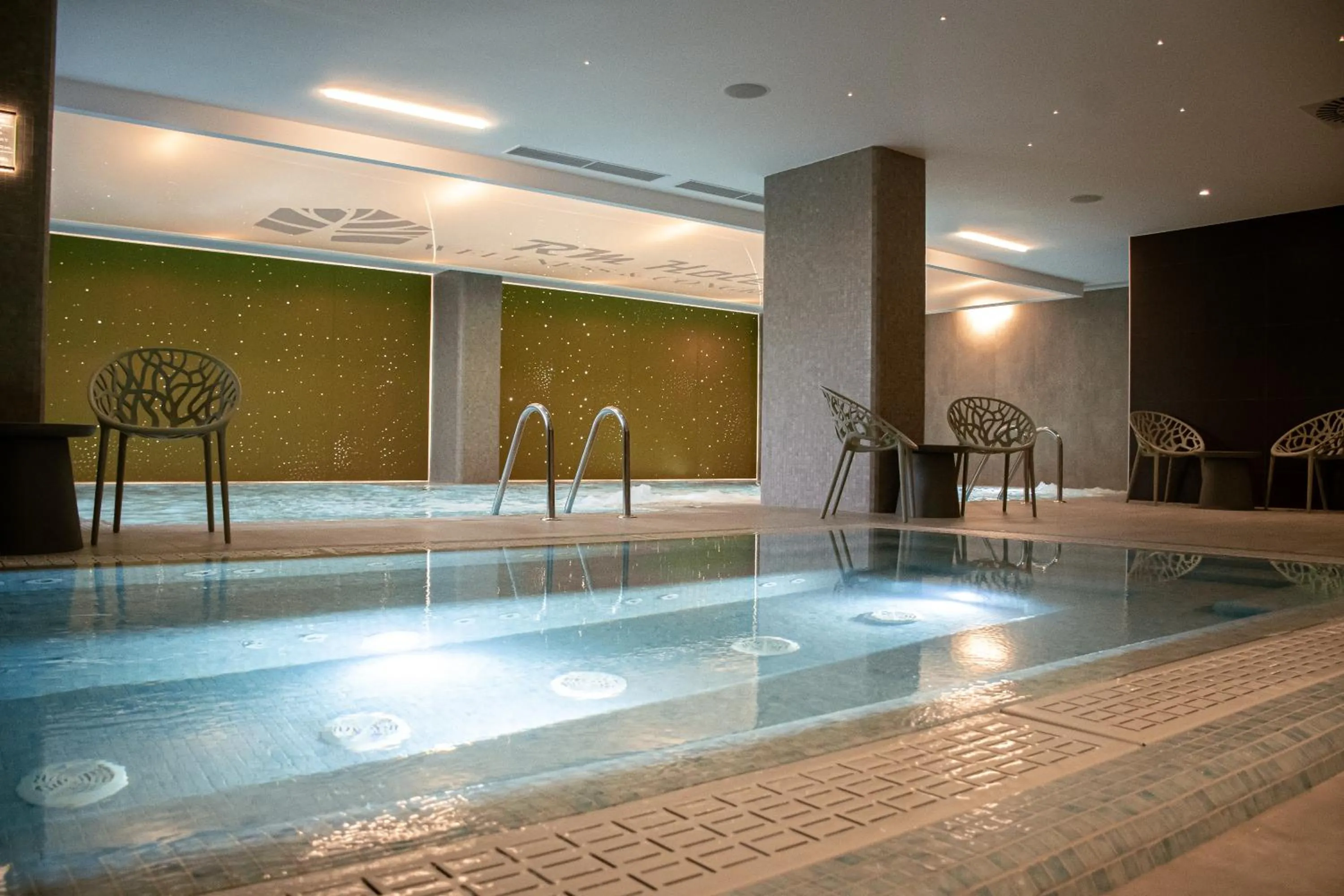 Hot Tub in RM Hotel Wellness & Congress