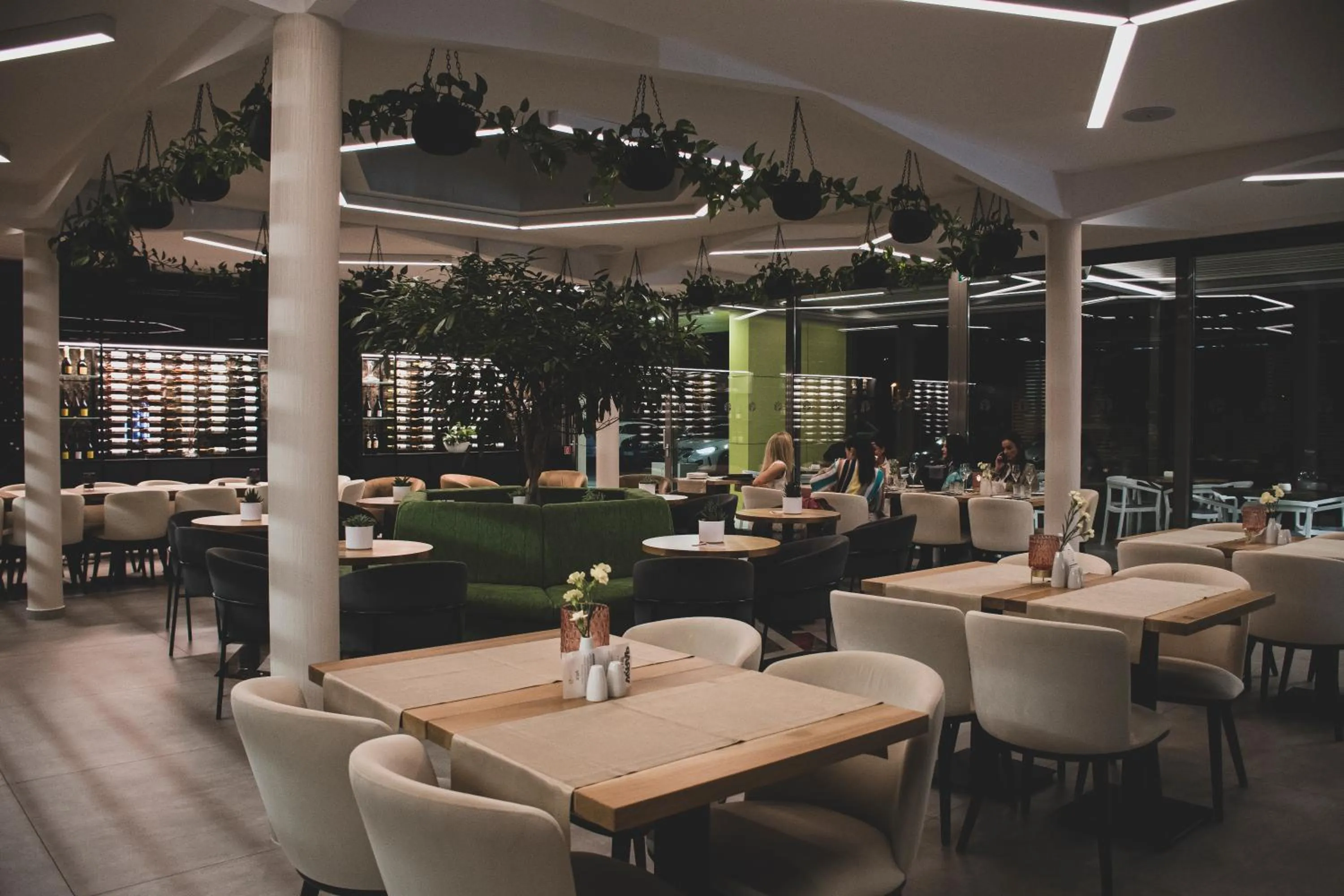 Restaurant/places to eat in RM Hotel Wellness & Congress