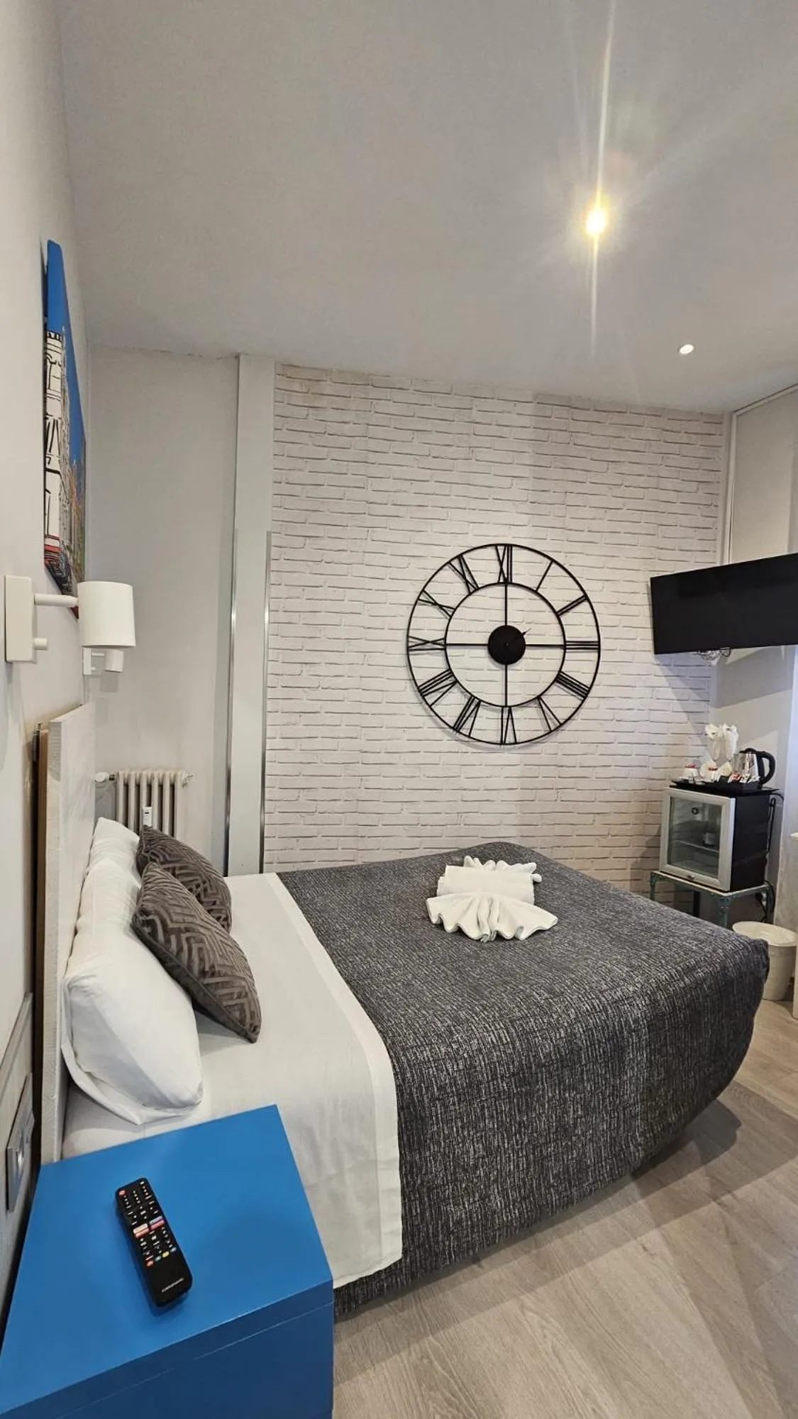 Bed in Hostal Lauria