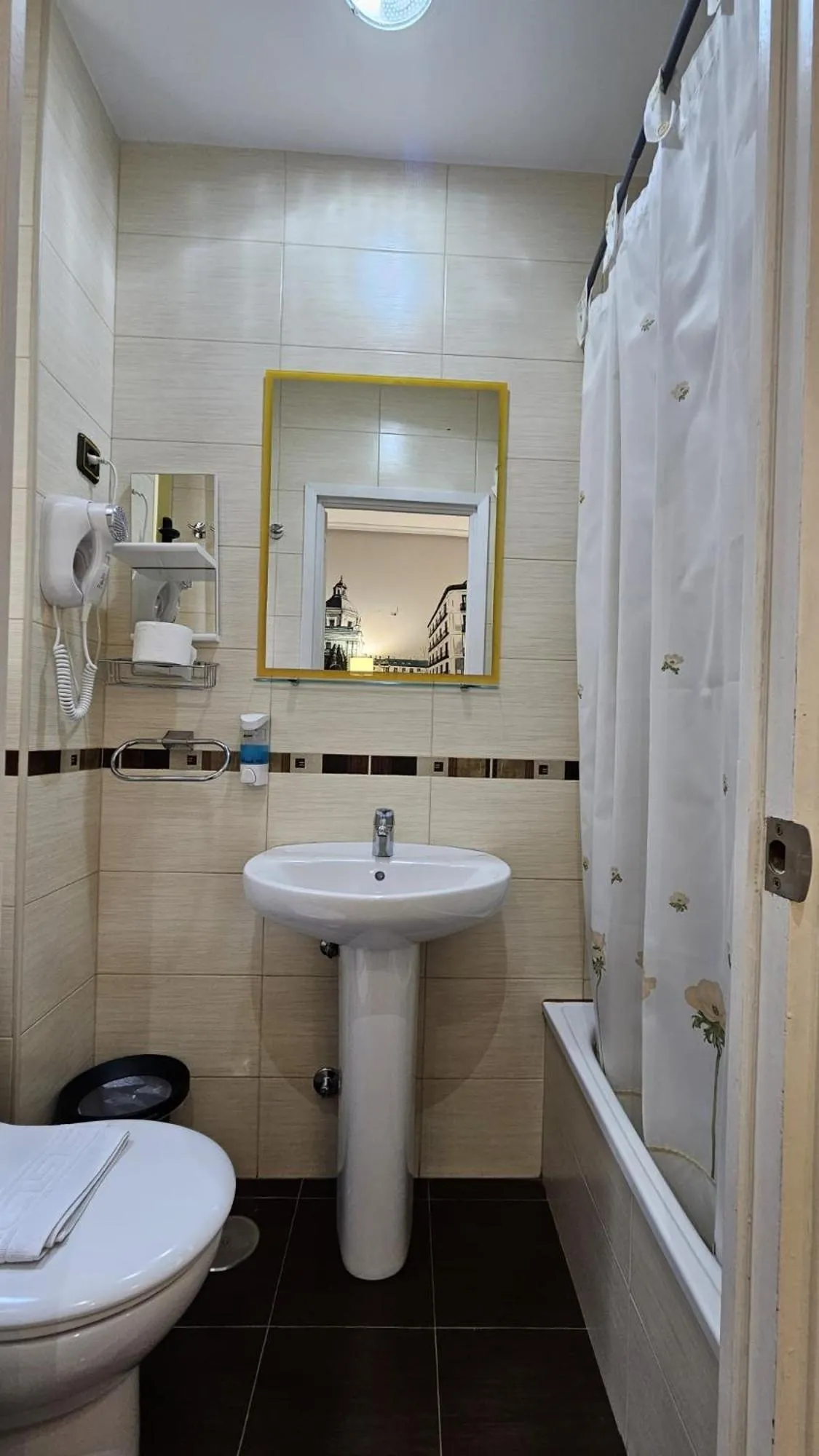 Bathroom in Hostal Lauria