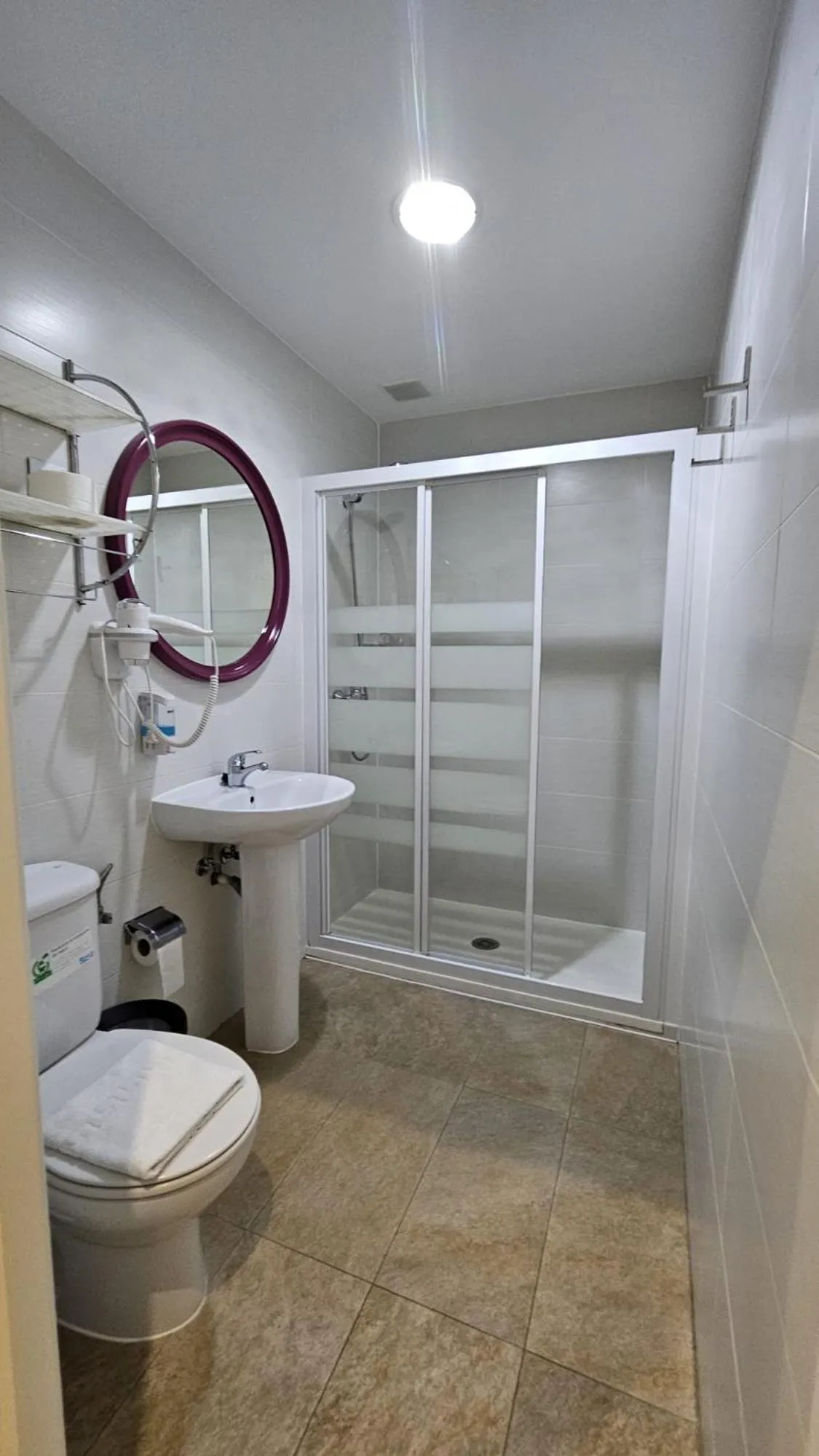 Bathroom in Hostal Lauria