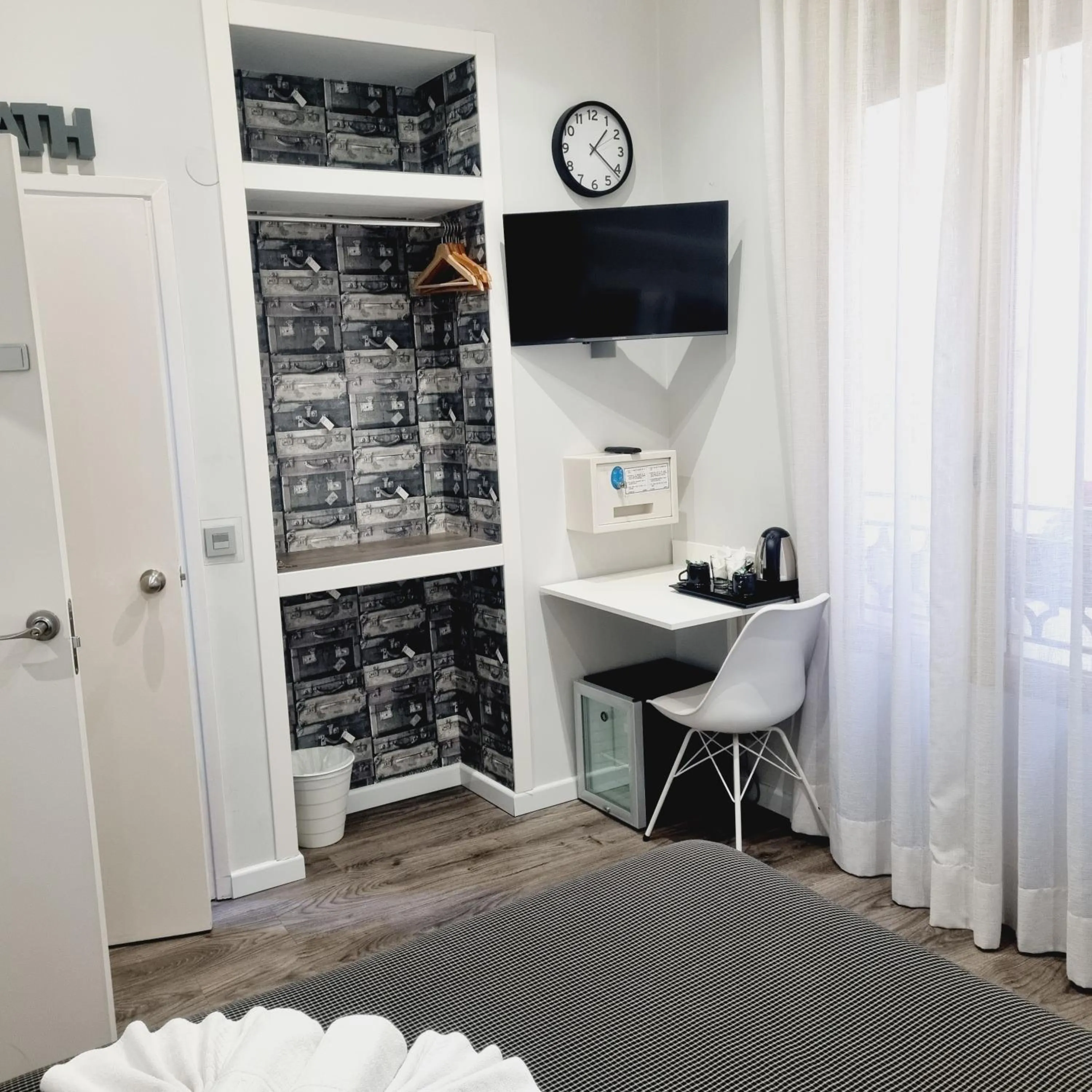 TV and multimedia in Hostal Lauria