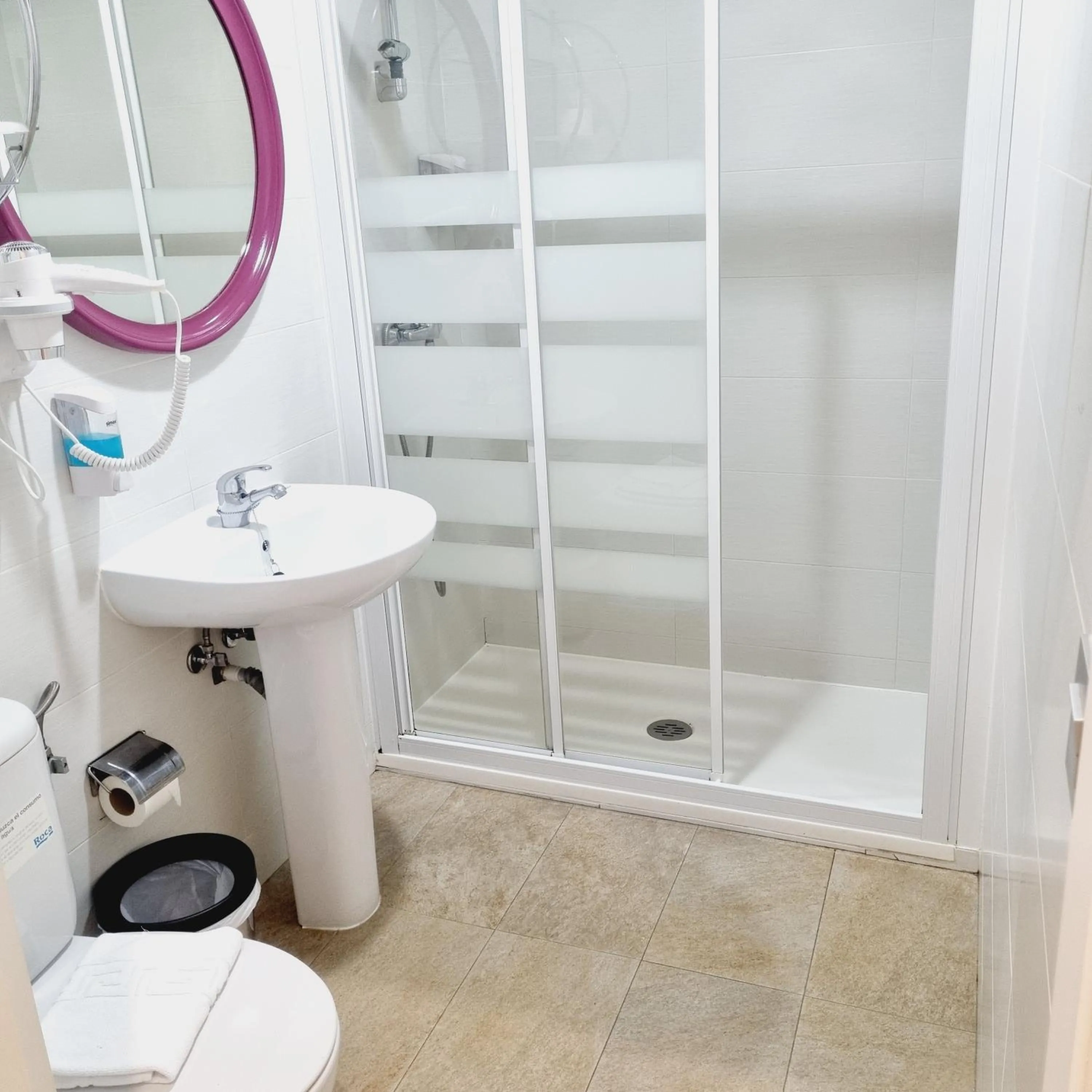 Shower in Hostal Lauria