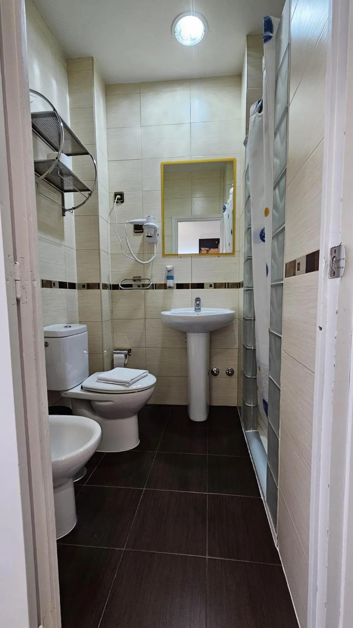 Shower in Hostal Lauria