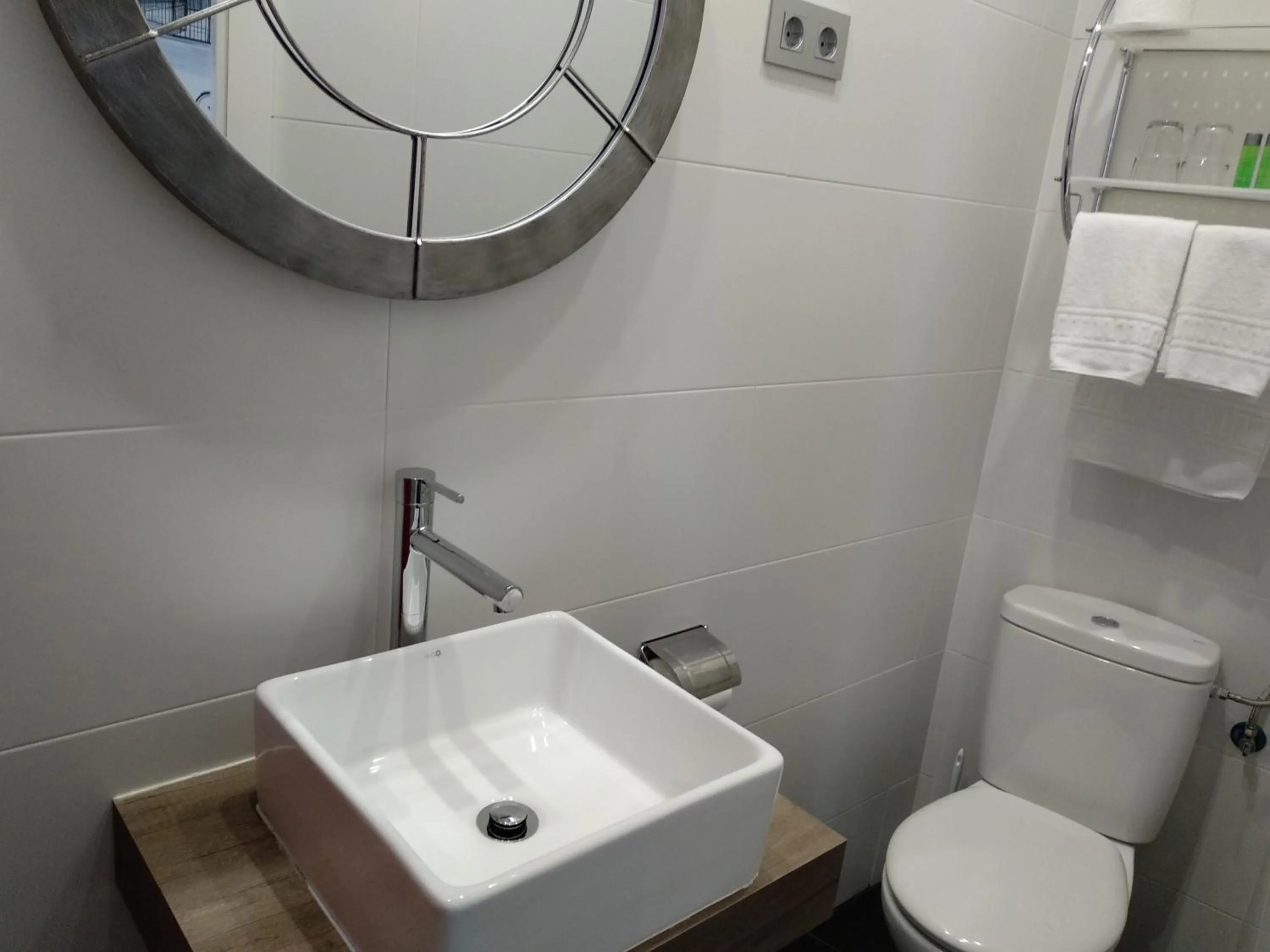 Bathroom in Hostal Lauria