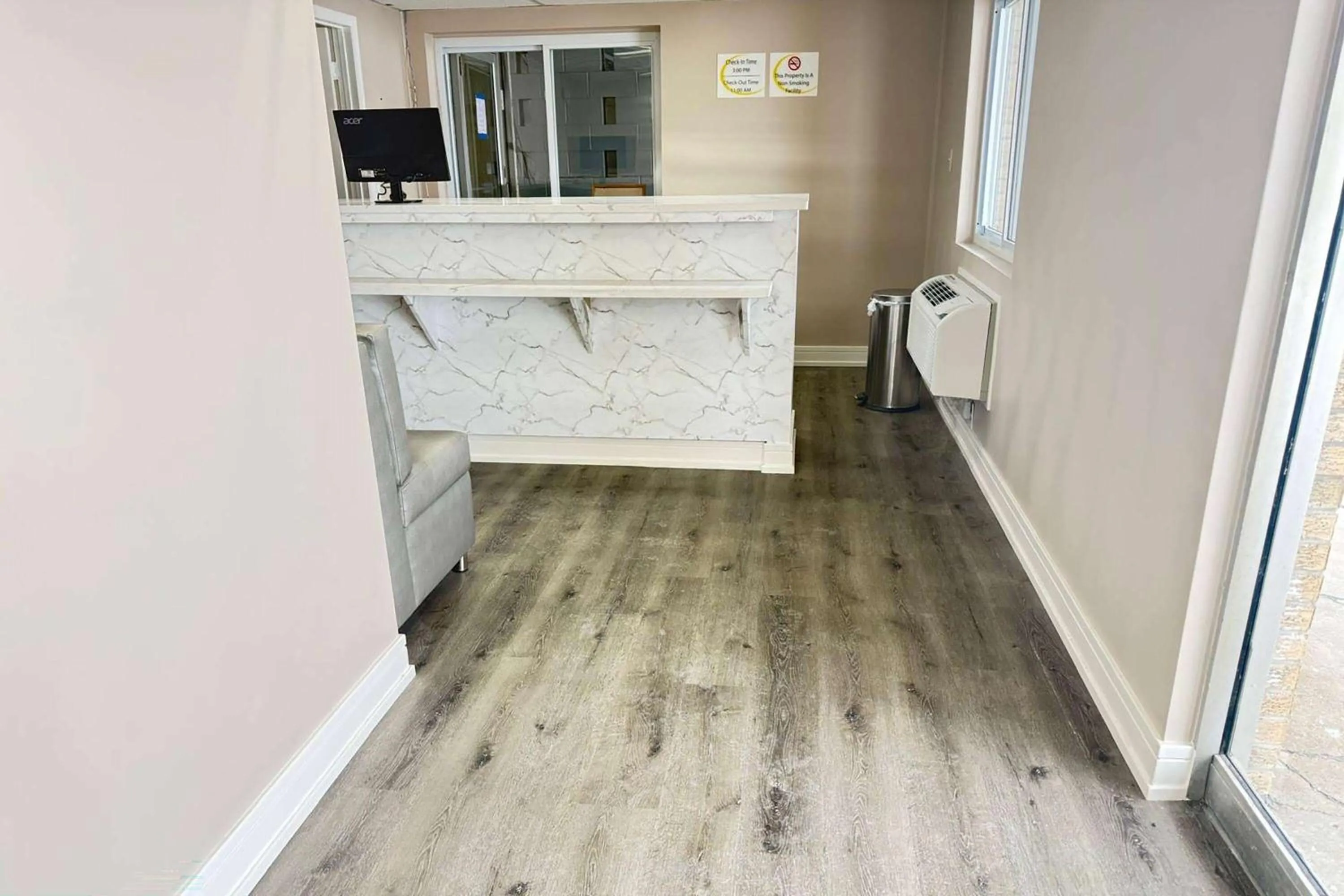 Lobby or reception in Travelodge by Wyndham Rockford South