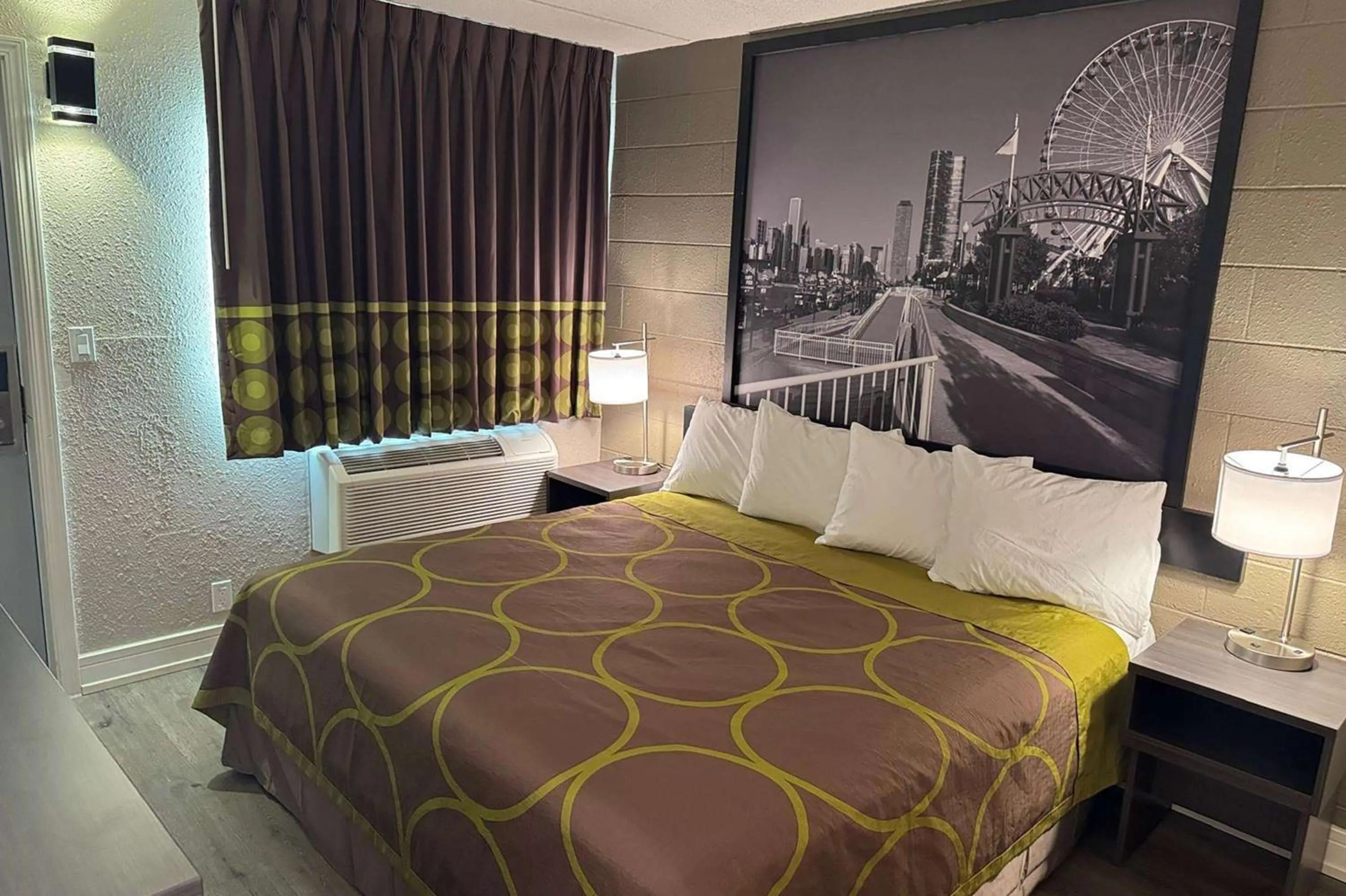 Photo of the whole room, Bed in Travelodge by Wyndham Rockford South