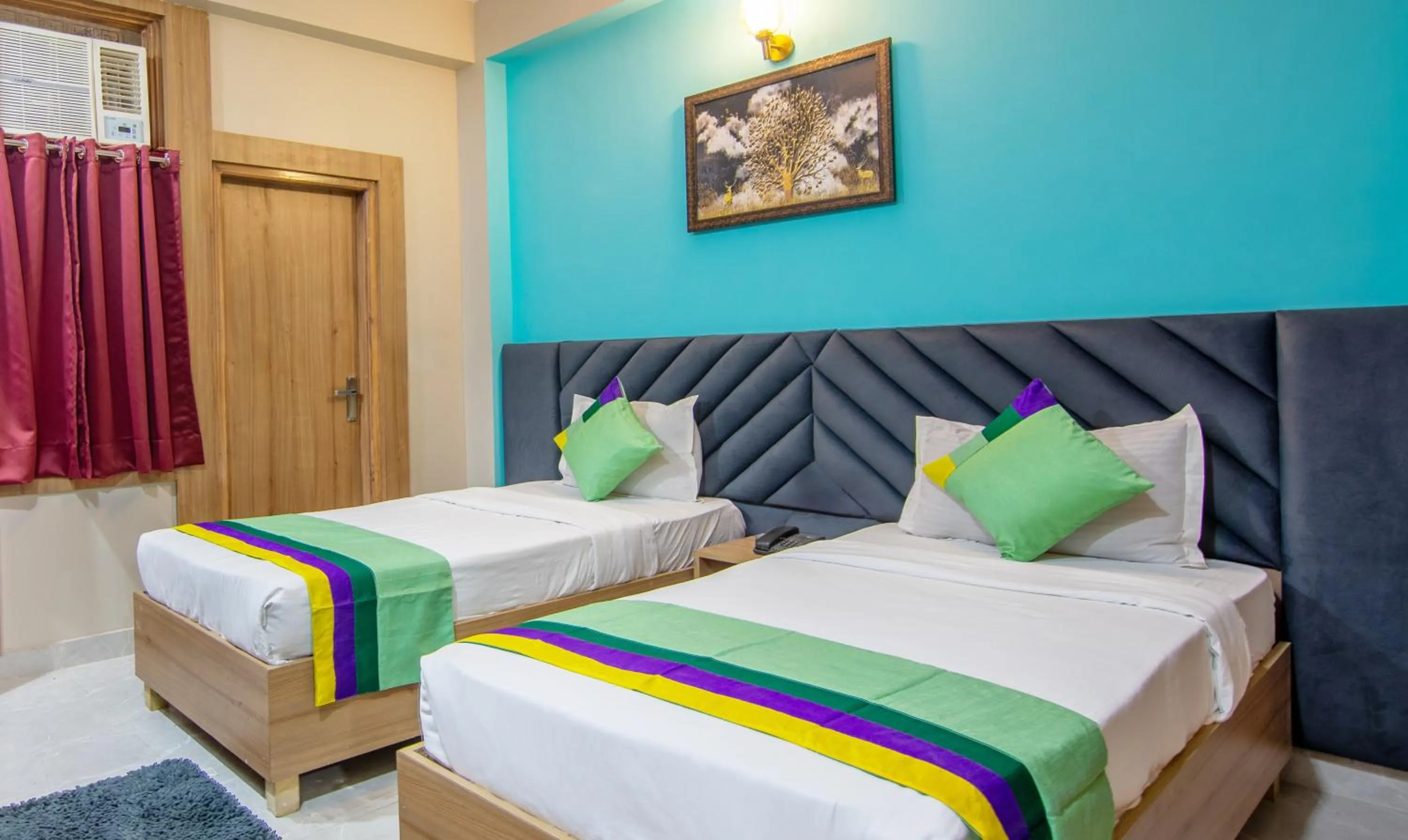 Bedroom, Bed in Treebo Elite Corporate, Sector 62