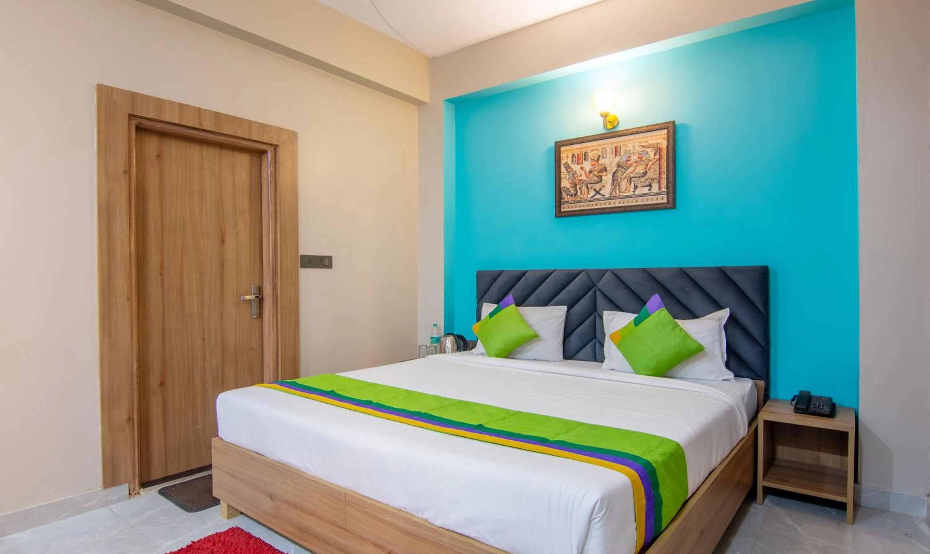 Bedroom, Bed in Treebo Elite Corporate, Sector 62