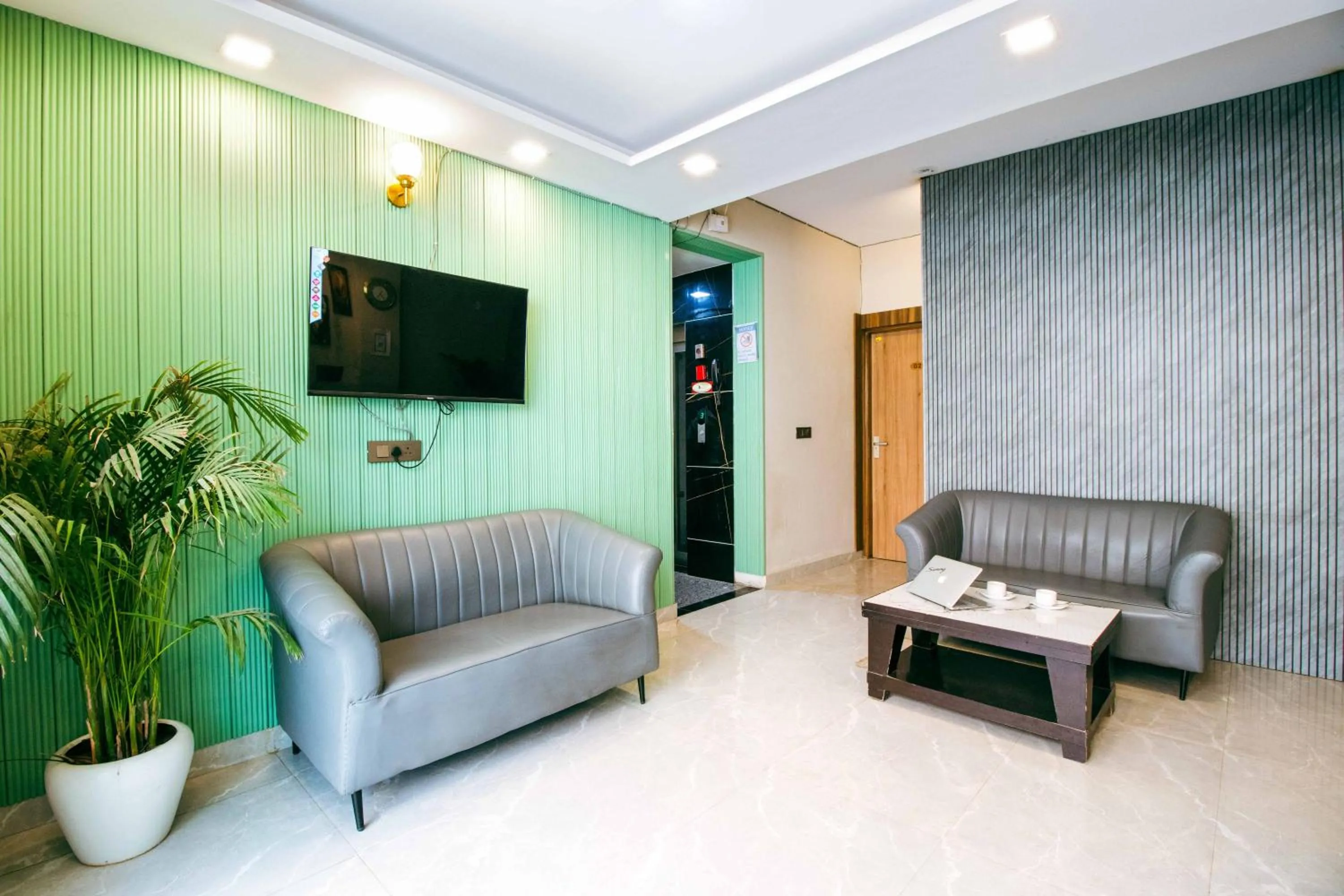 Lobby or reception in Treebo Elite Corporate, Sector 62