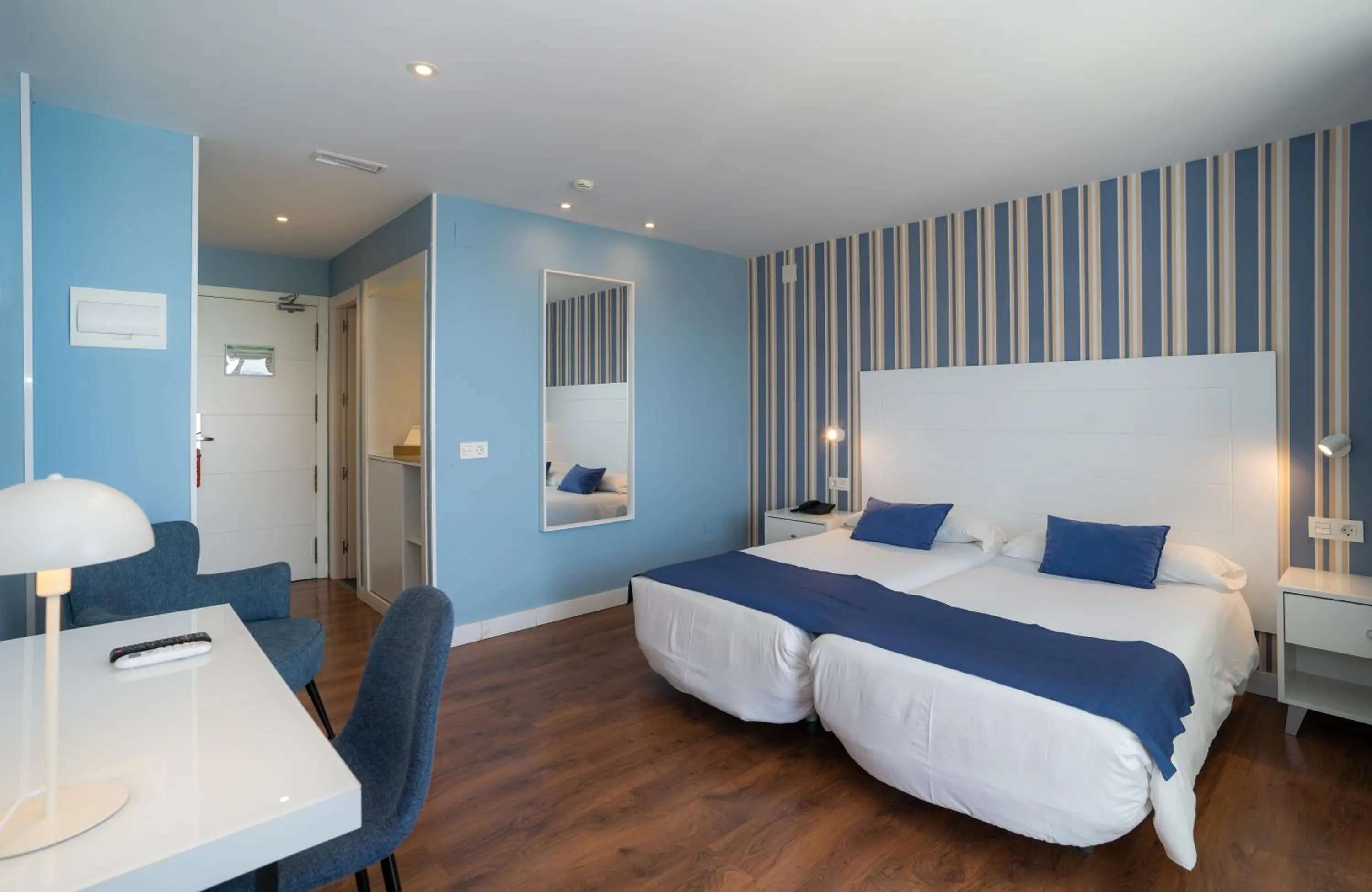 Photo of the whole room, Bed in La Barracuda