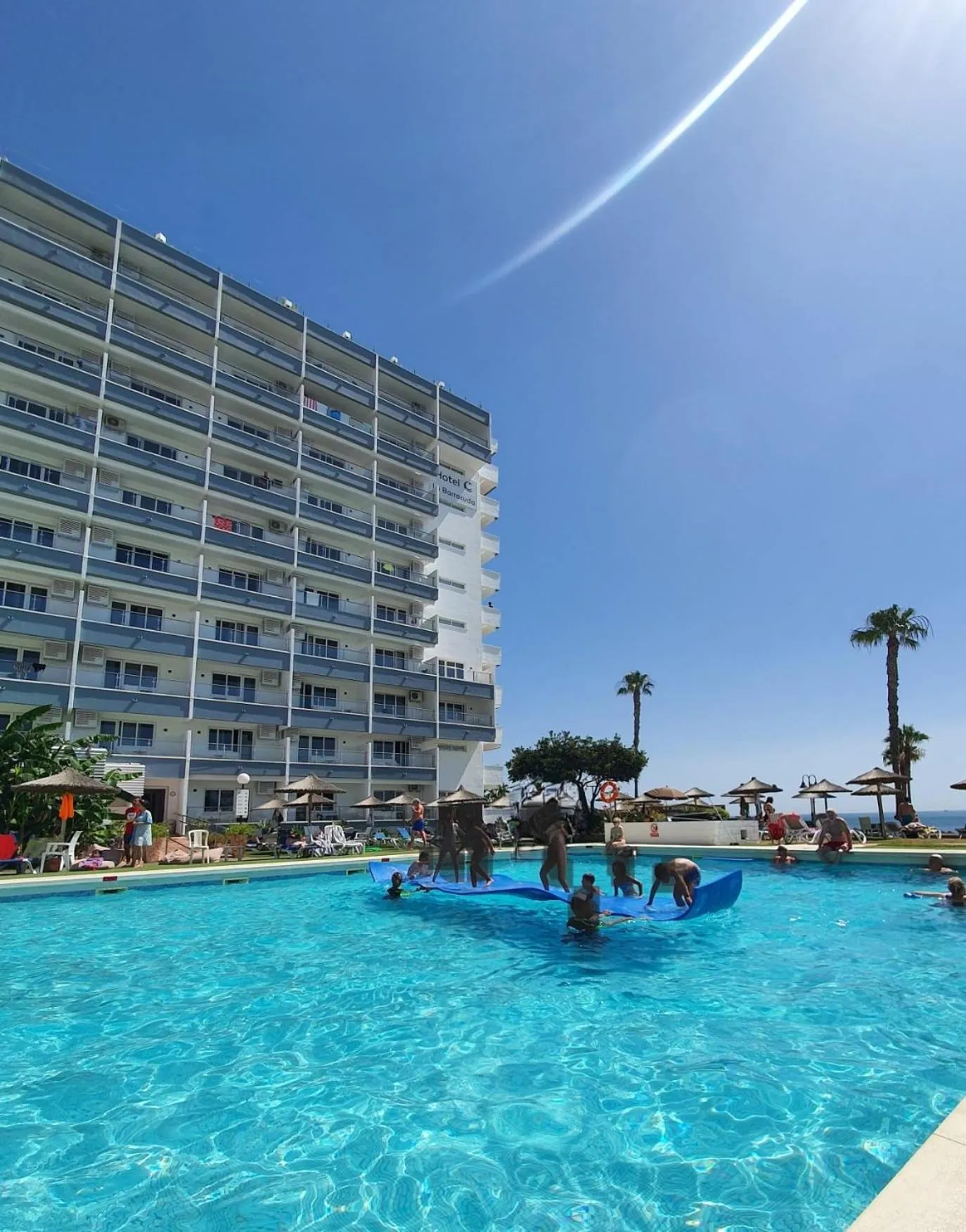 Swimming pool in La Barracuda