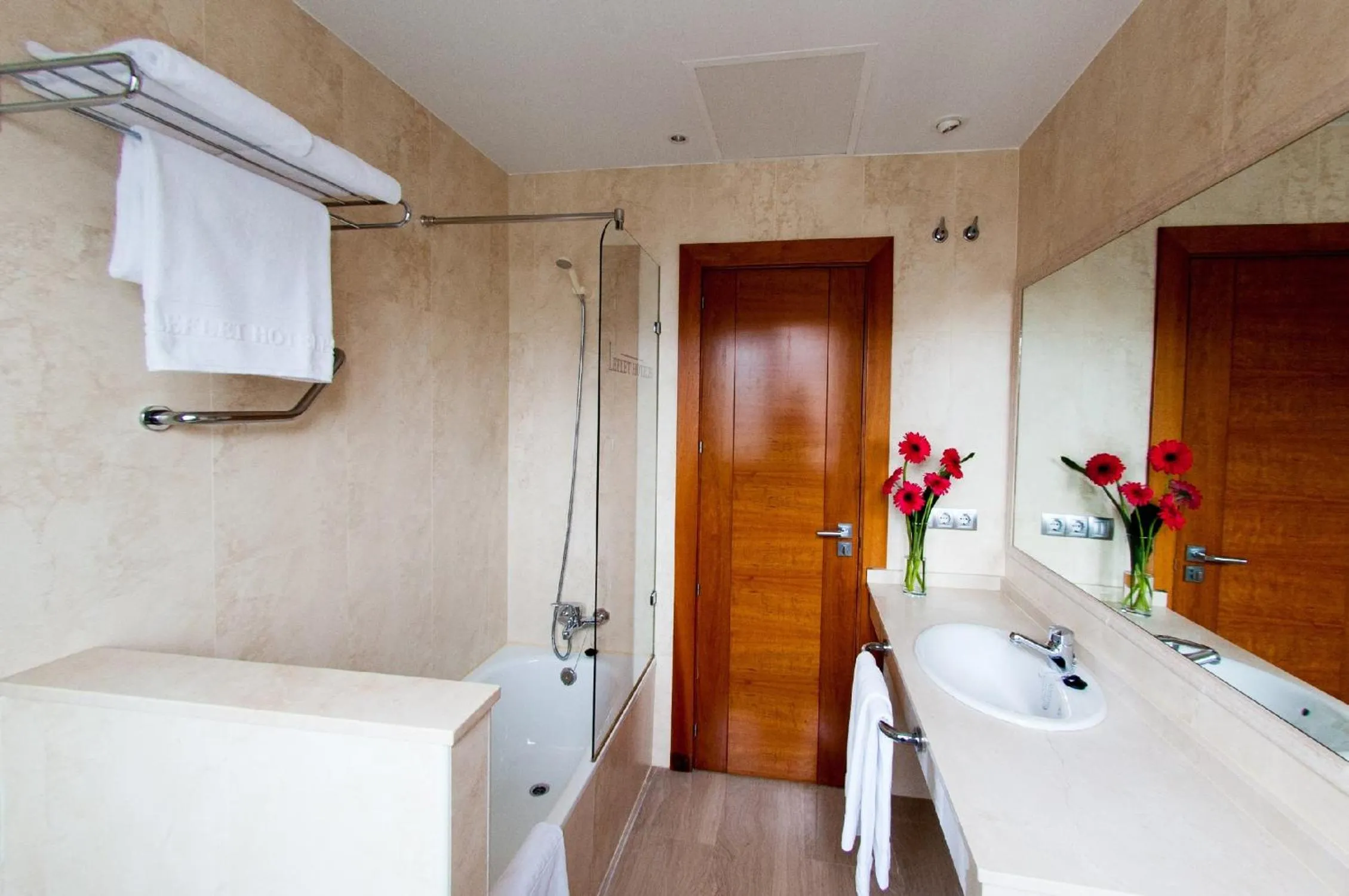 Bathroom in Leflet Valme