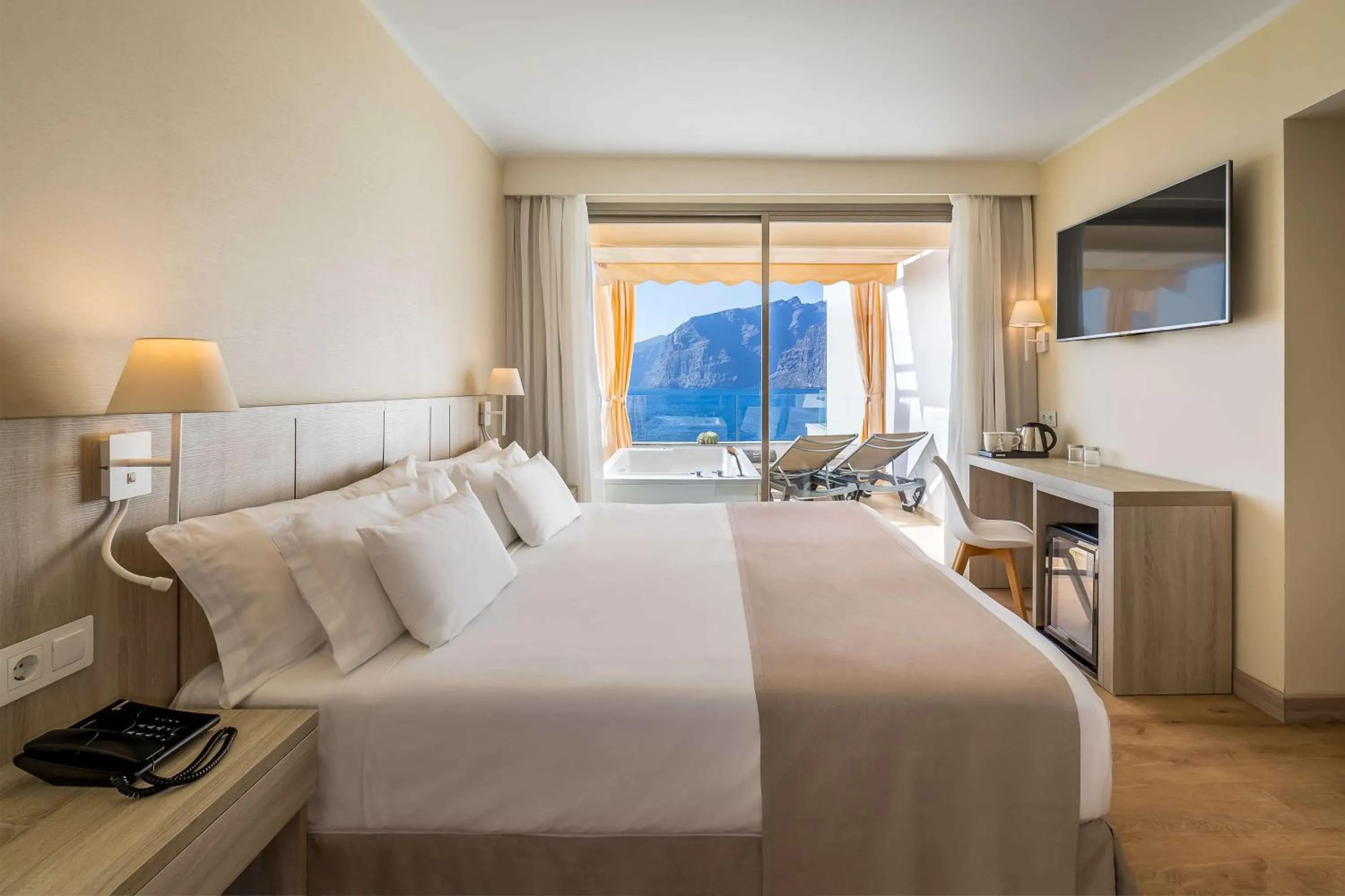 Bedroom, Bed in Barceló Santiago - Adults Only